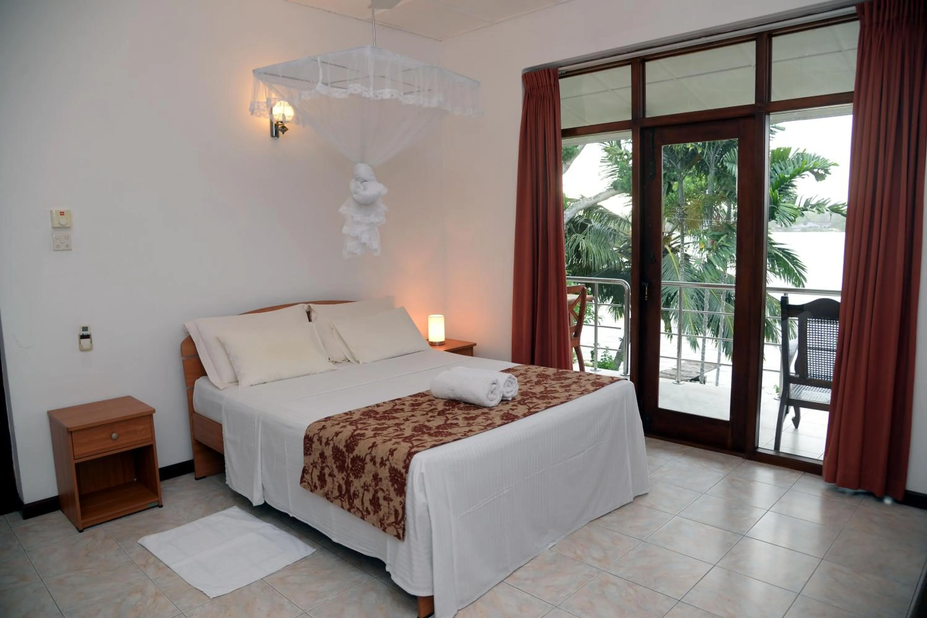 Bedroom, Bed in Riverside Inn Fuji