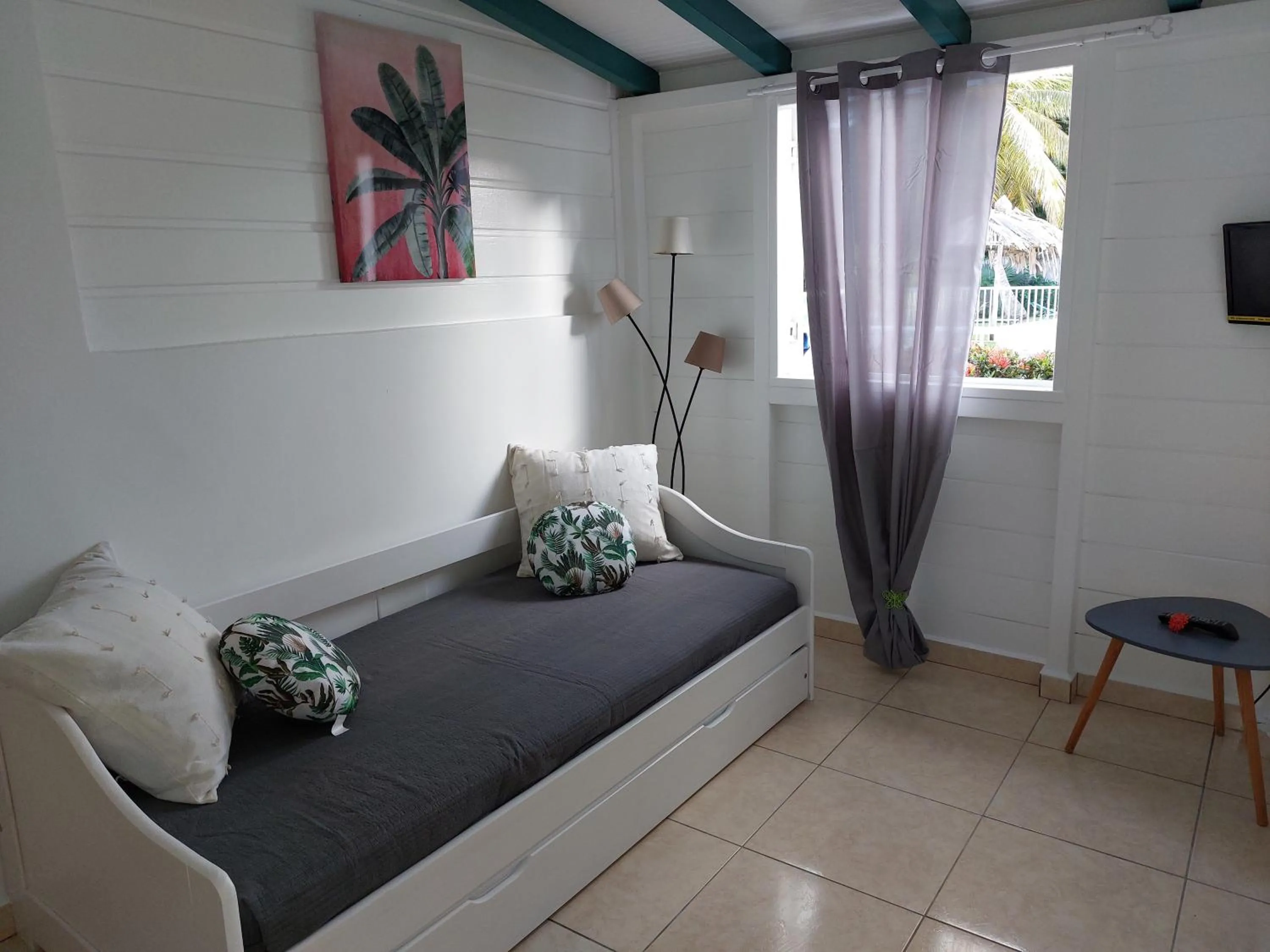 Bed in LA BERCEUSE CREOLE