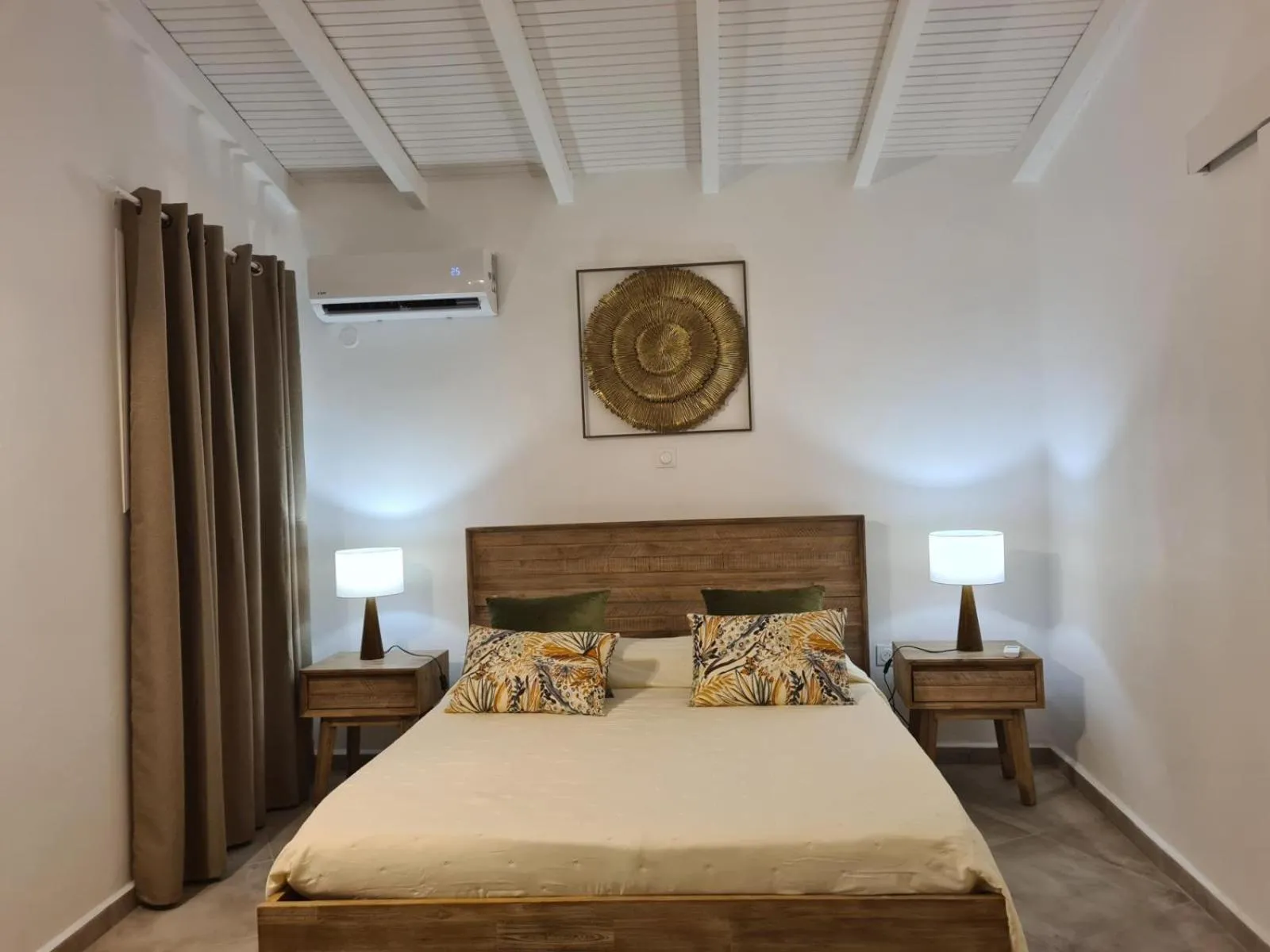 Bed in LA BERCEUSE CREOLE