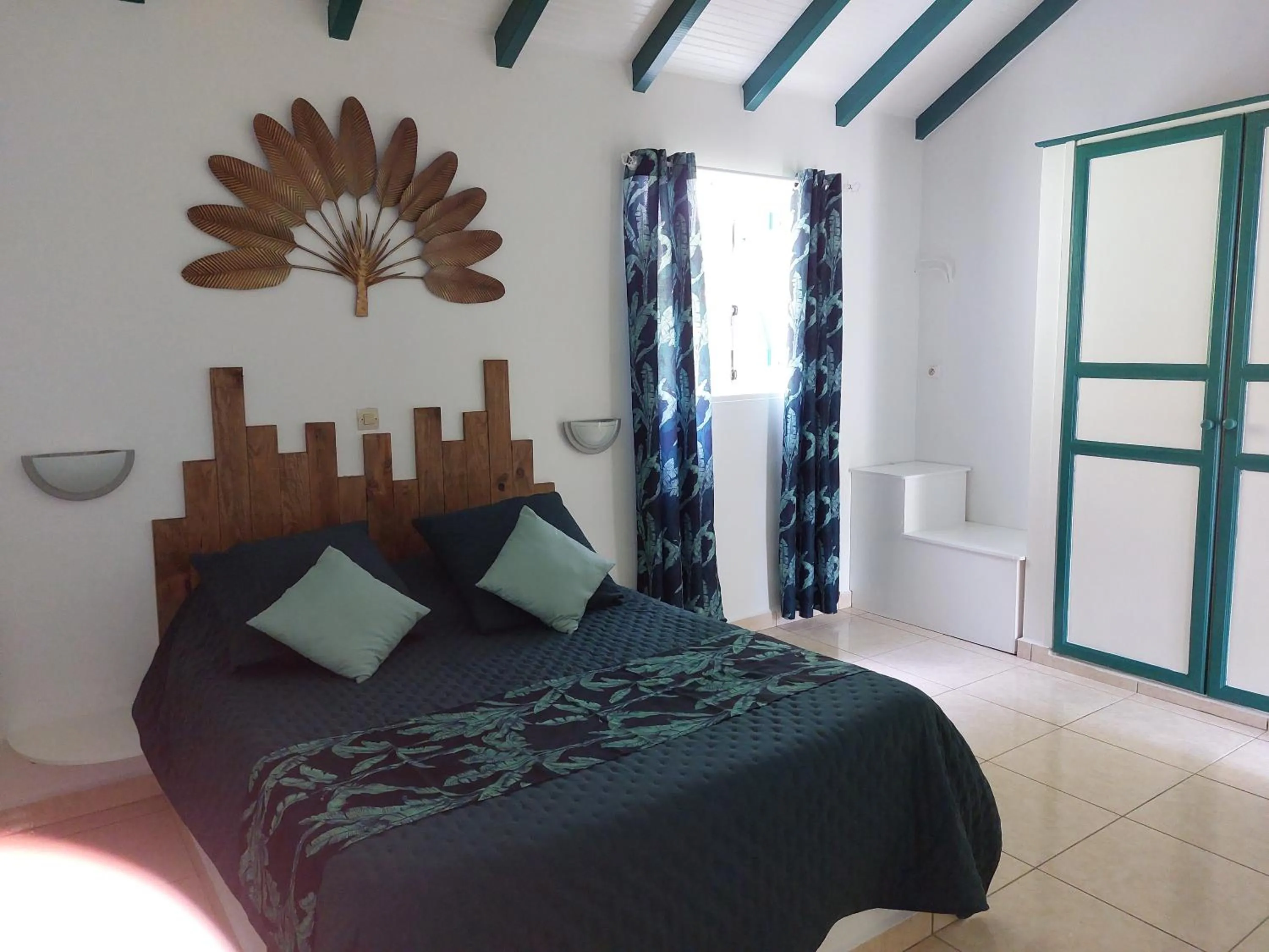 Bed in LA BERCEUSE CREOLE