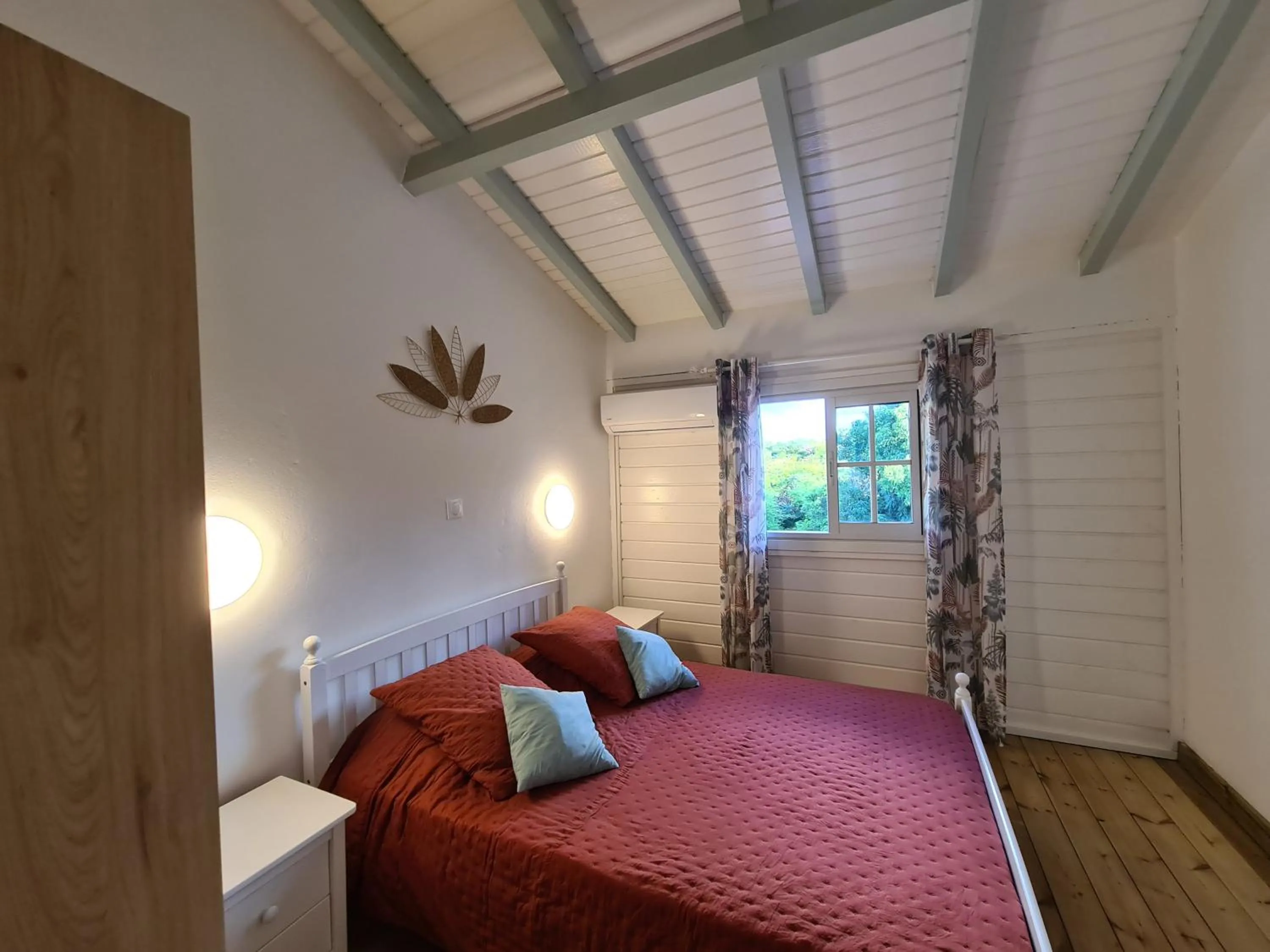 Bed in LA BERCEUSE CREOLE