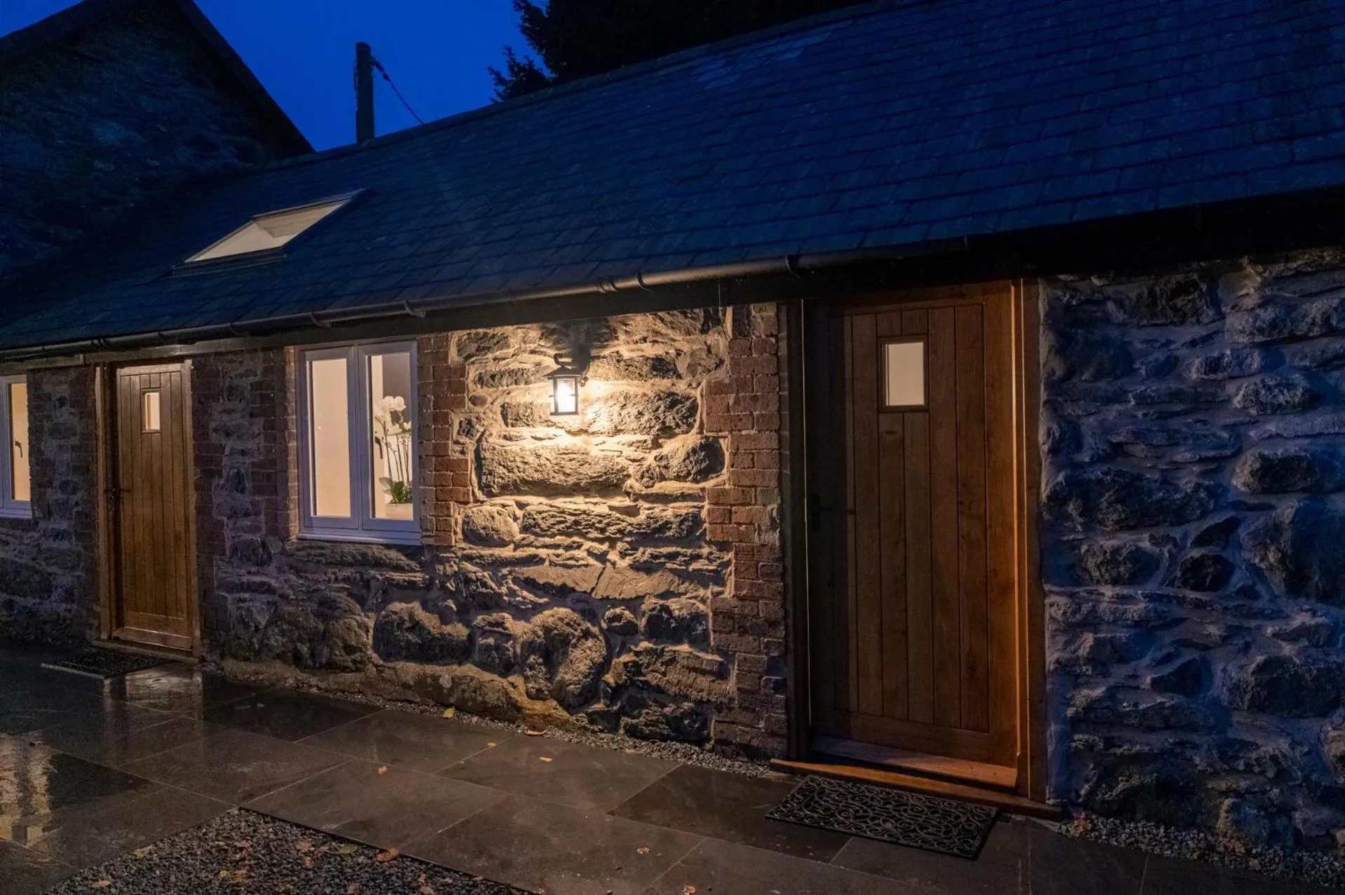 Property building in Pen Isa’r Llan