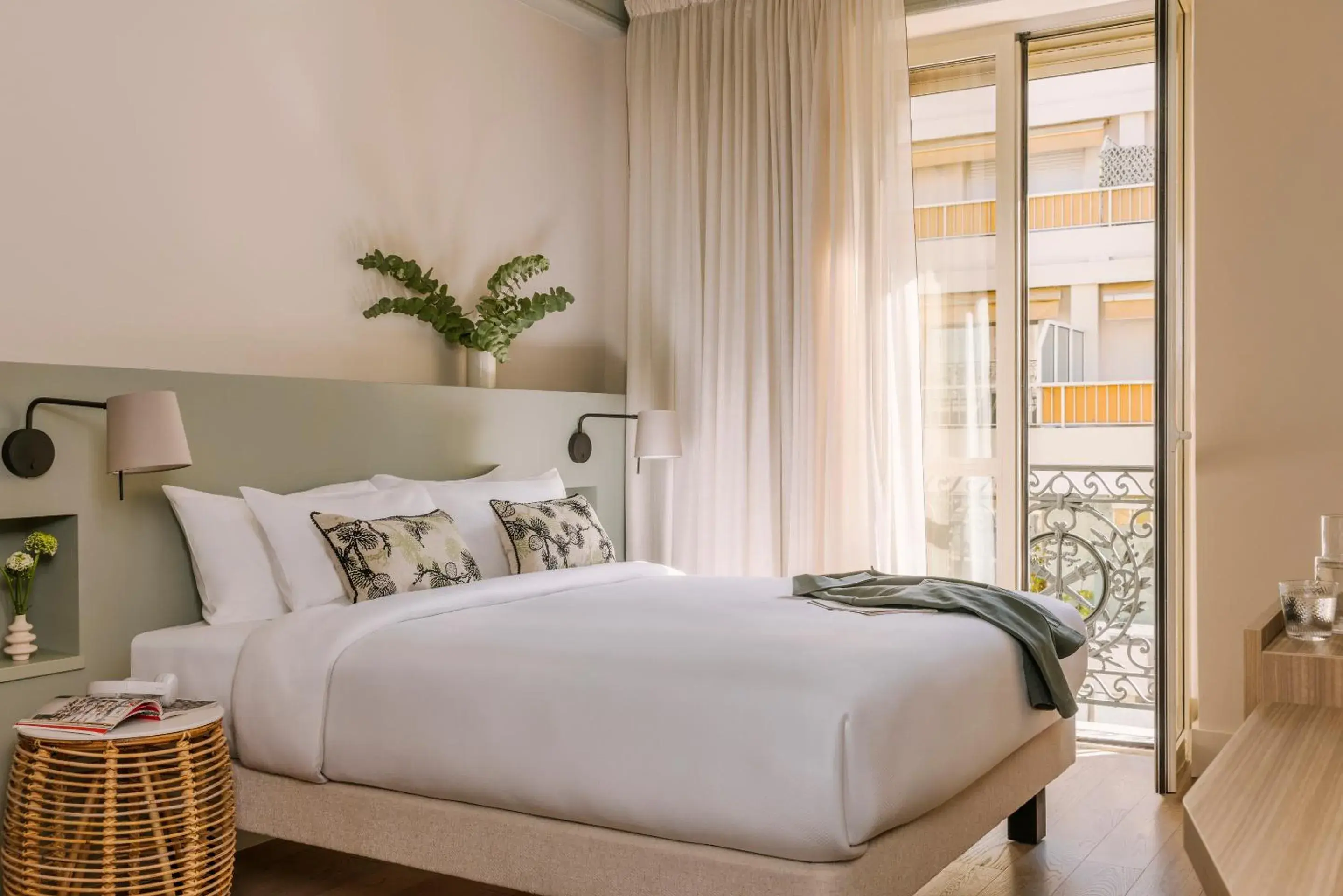 Queen Room - Disability Access in Yelo Mozart Hotel Les Musiciens, Sonder by Marriott Bonvoy Queen Room - Disability Access in Yelo Mozart Hotel Les Musiciens, Sonder by Marriott Bonvoy