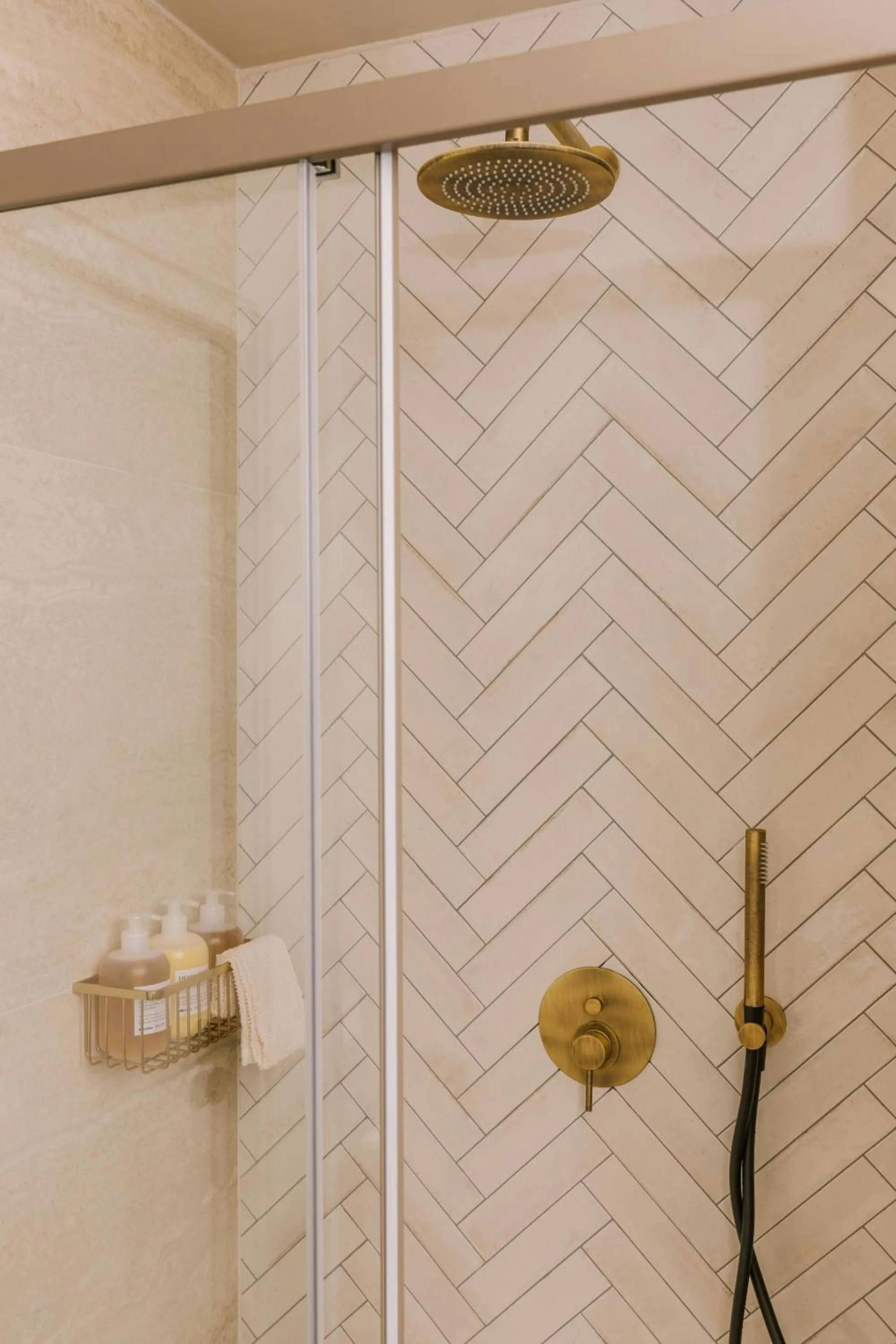 Bathroom in Yelo Mozart Hotel Les Musiciens, Sonder by Marriott Bonvoy