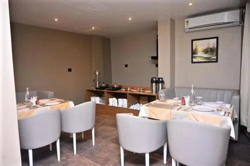 Restaurant/places to eat in ESSENCE GRANDEUR