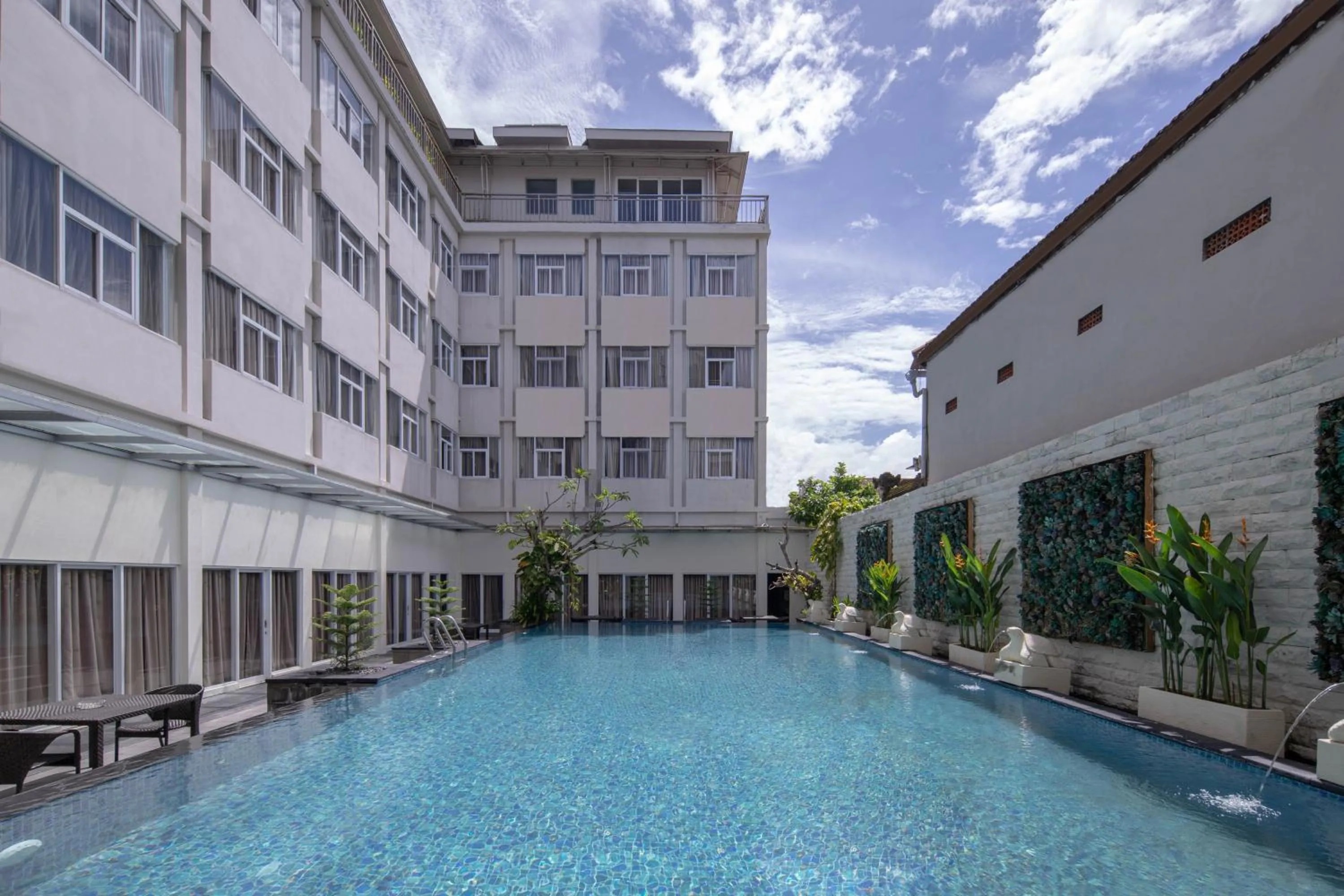 Swimming pool in Fashion Hotel Legian
