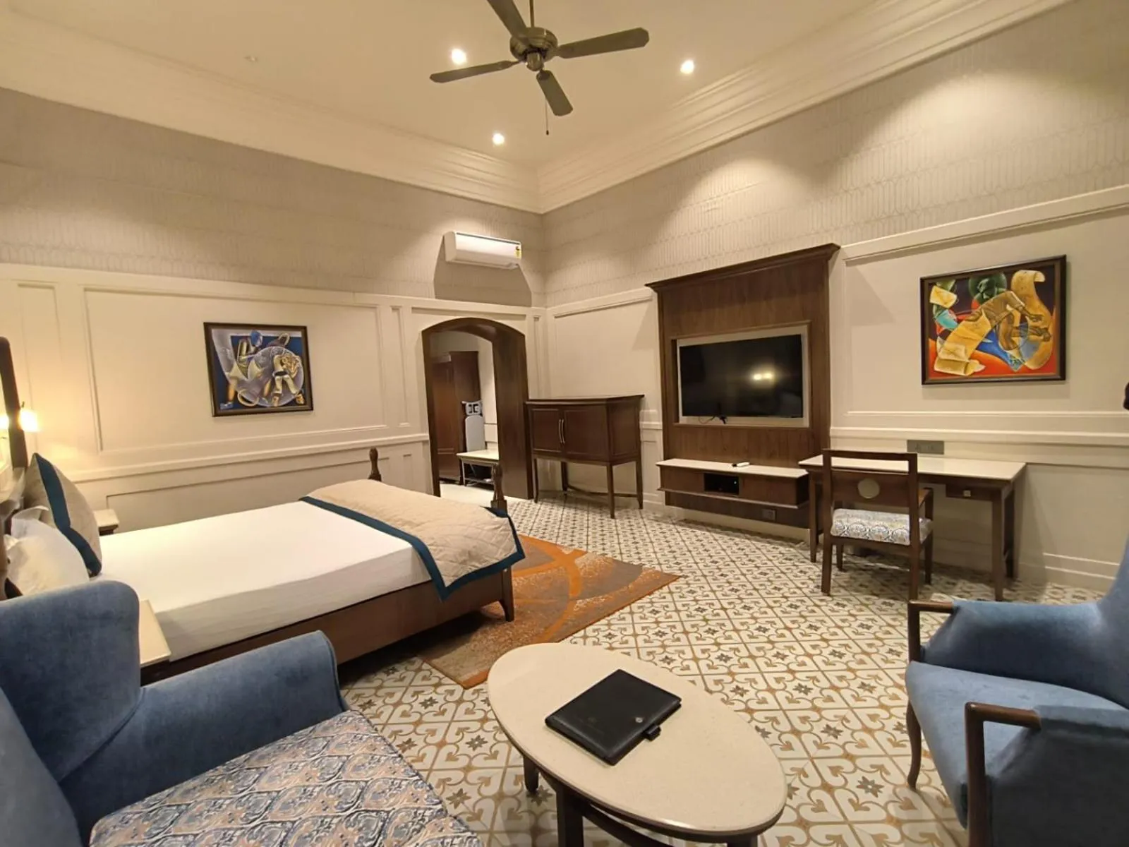 Bed in Chanakya Bnr Hotel