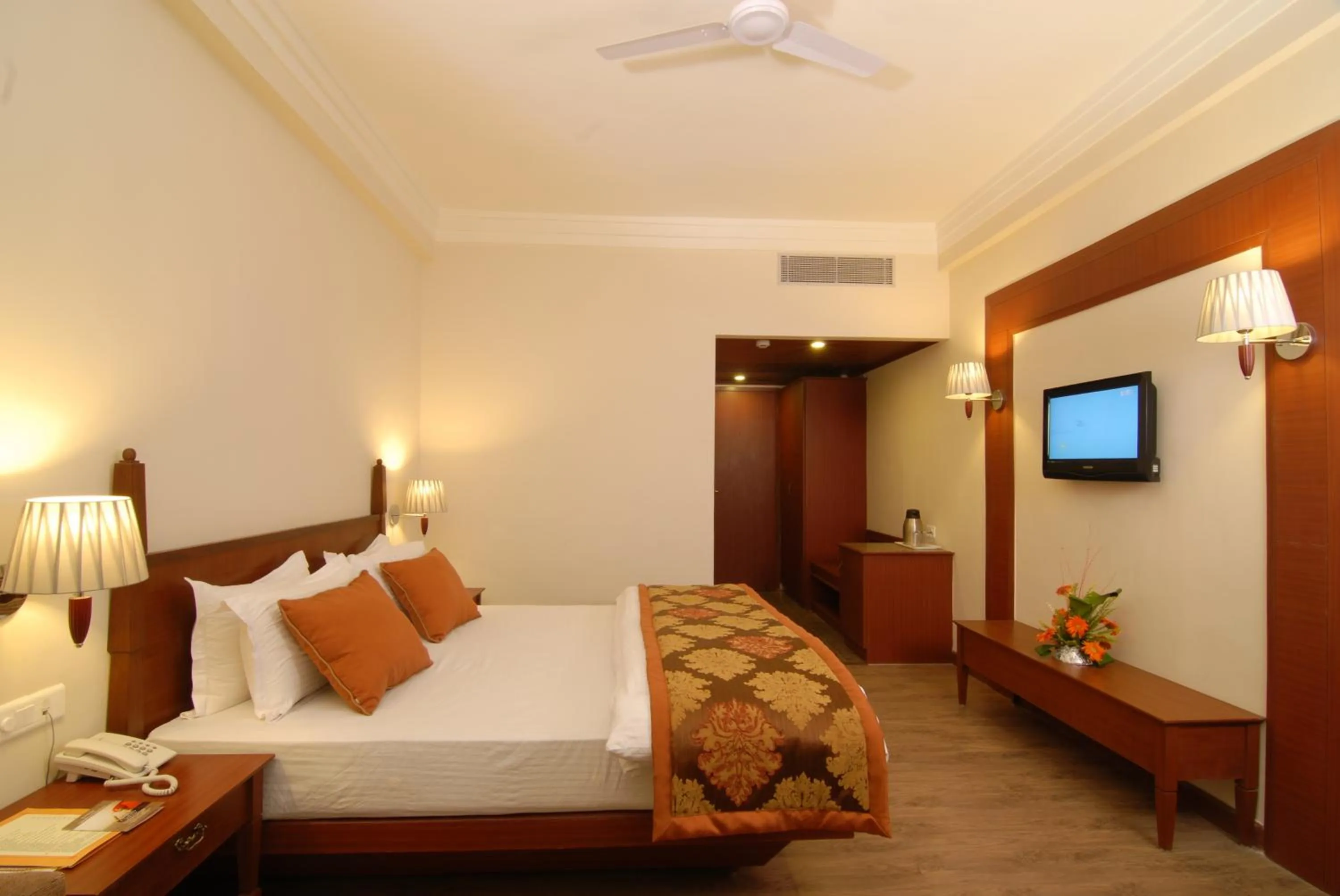 Bedroom, Bed in Chanakya Bnr Hotel