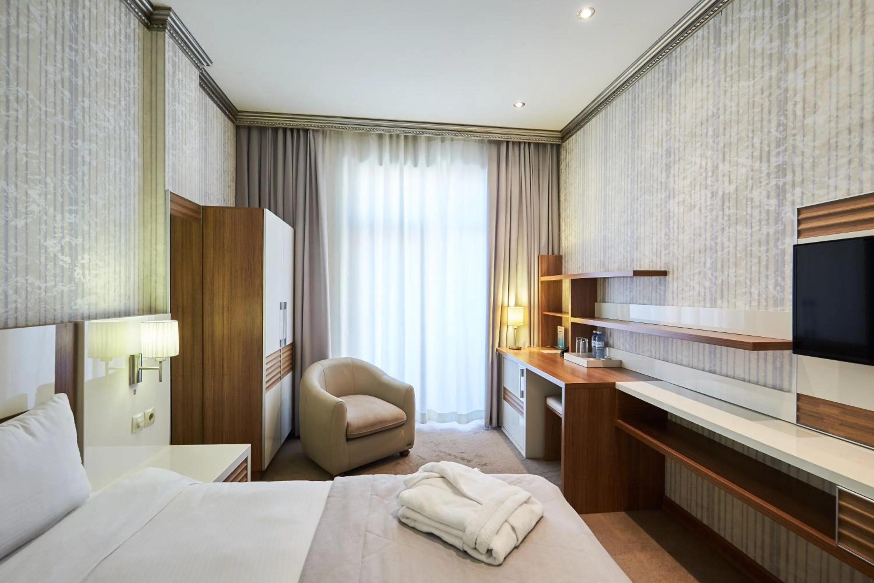 Living room, TV/Entertainment Center in Boulevard Side Hotel