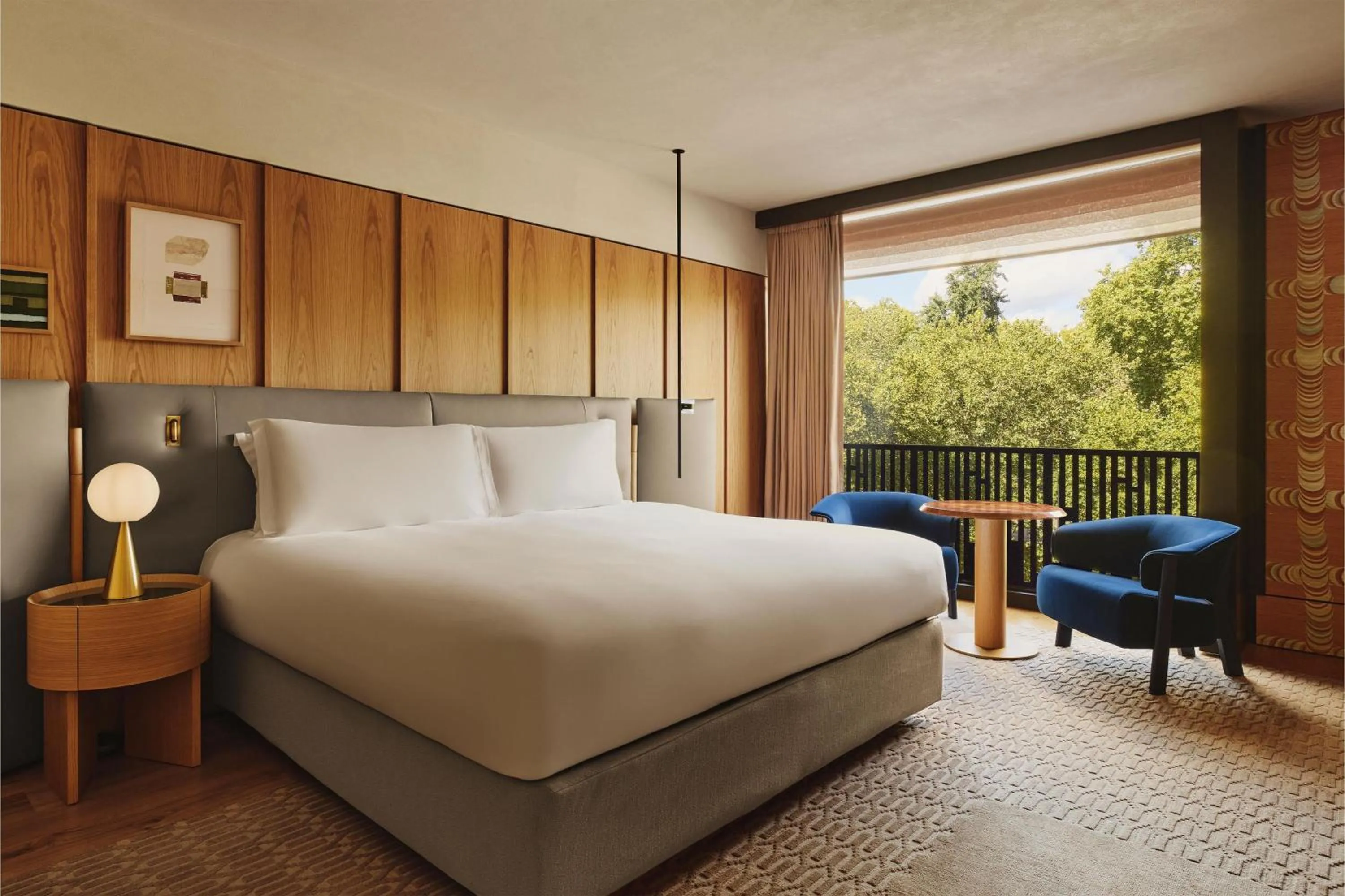 Photo of the whole room, Bed in The Emory, Maybourne