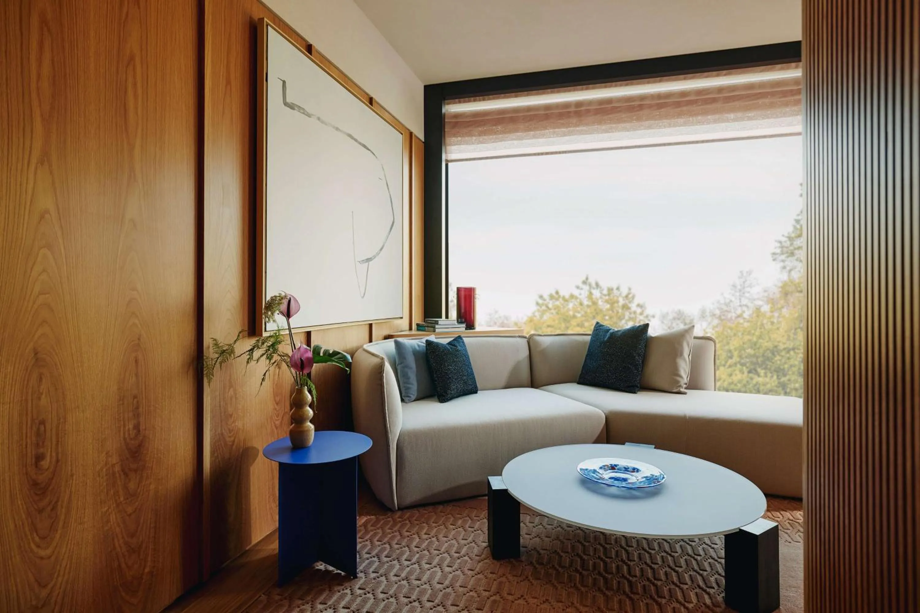 Photo of the whole room in The Emory, Maybourne