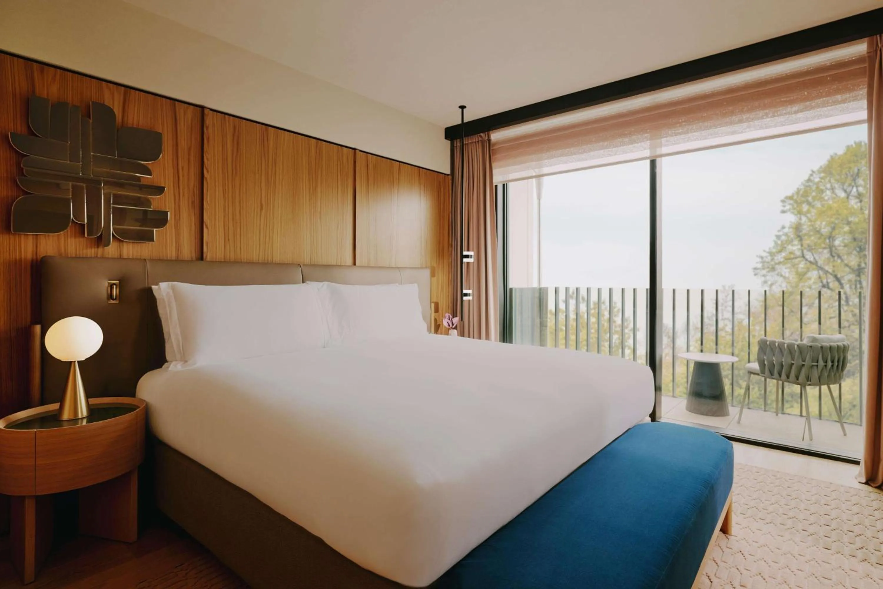 Photo of the whole room, Bed in The Emory, Maybourne