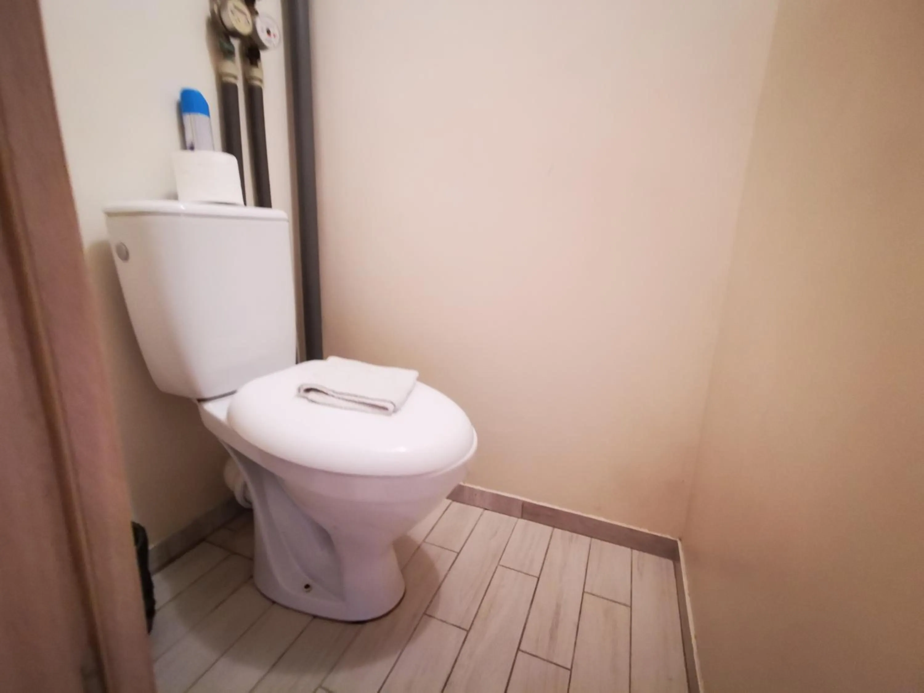 Photo of the whole room in River Apartment