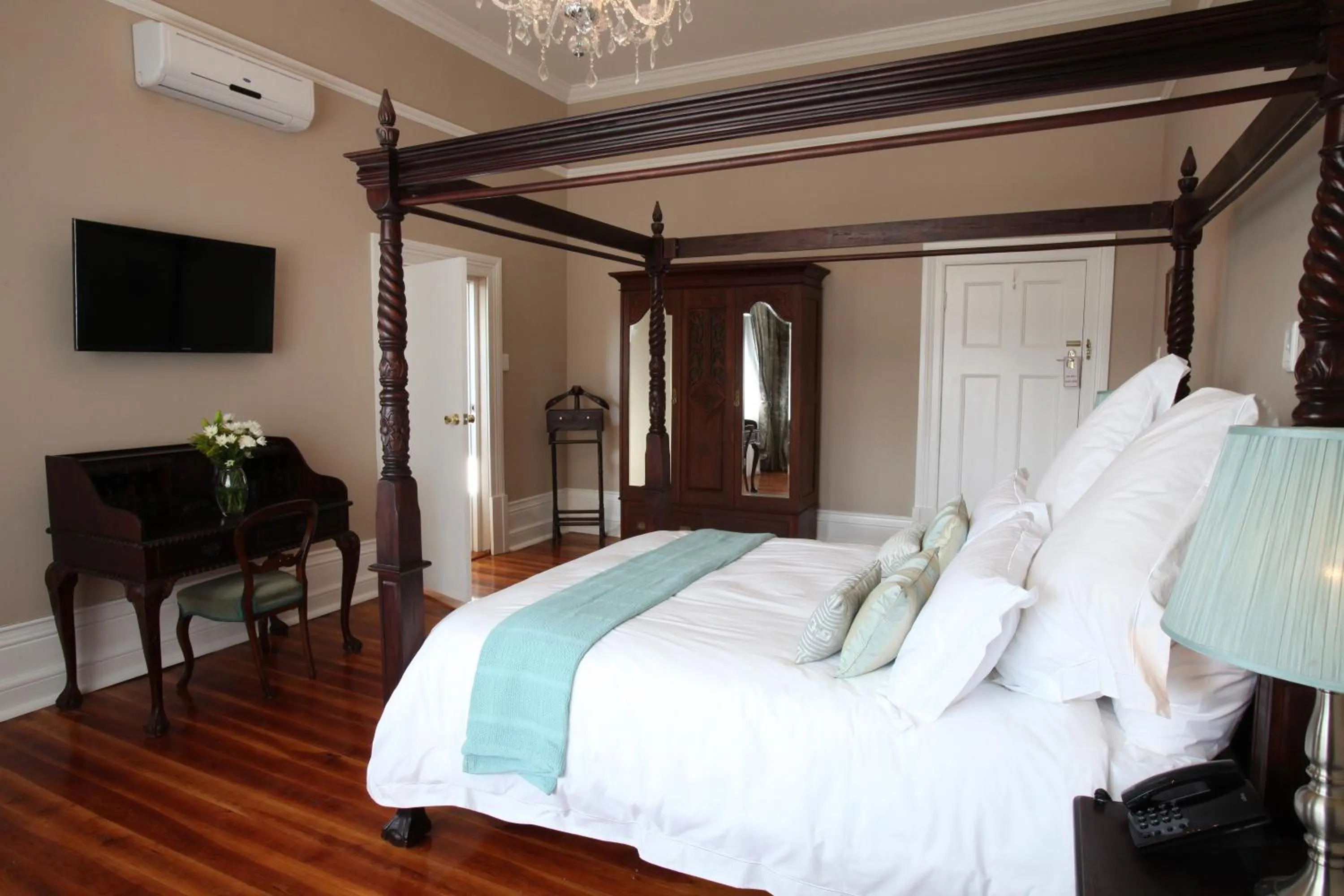 Photo of the whole room, Bed in Park Place Boutique Guesthouse