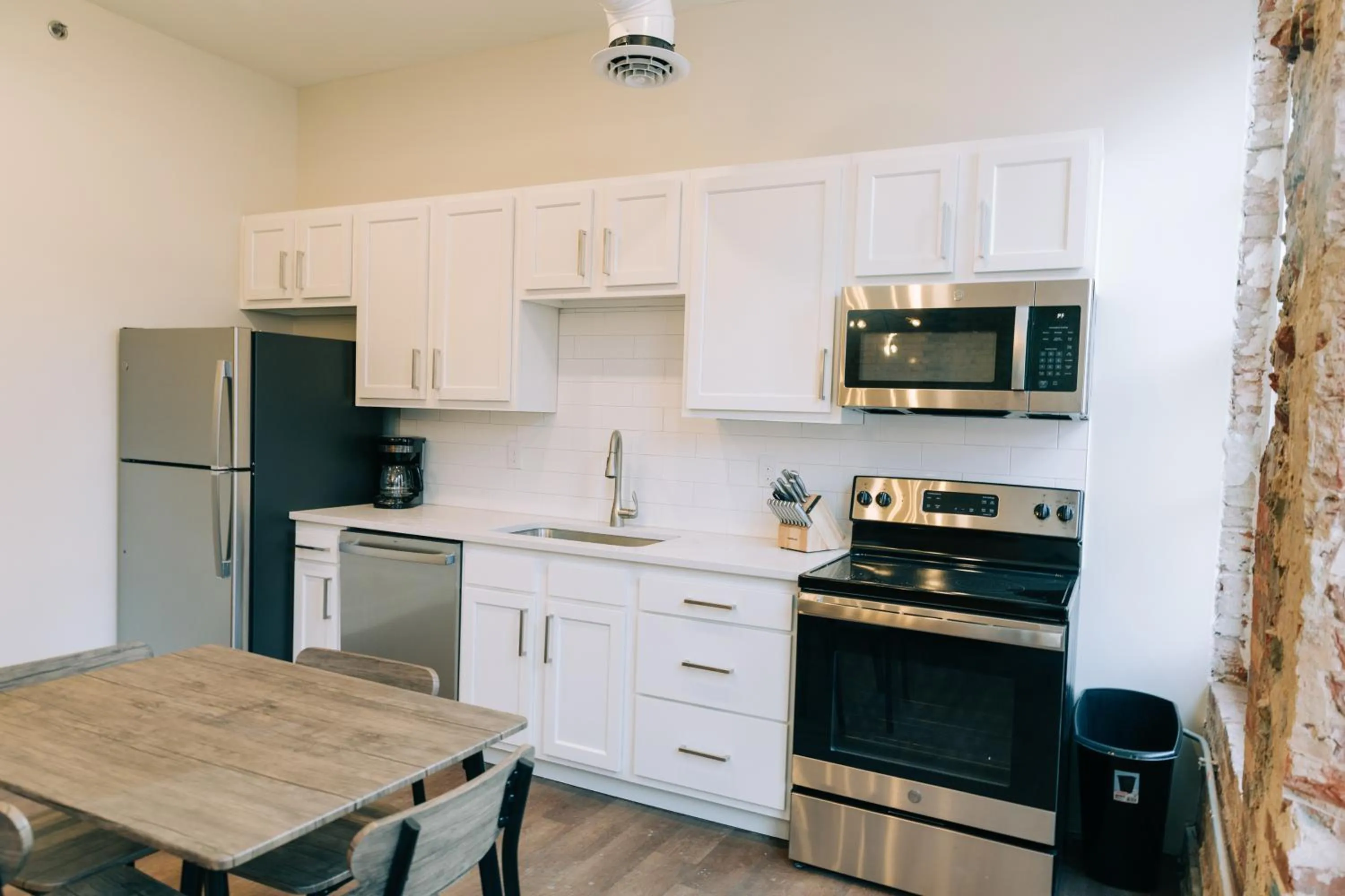 Kitchen or kitchenette in The St. Clair