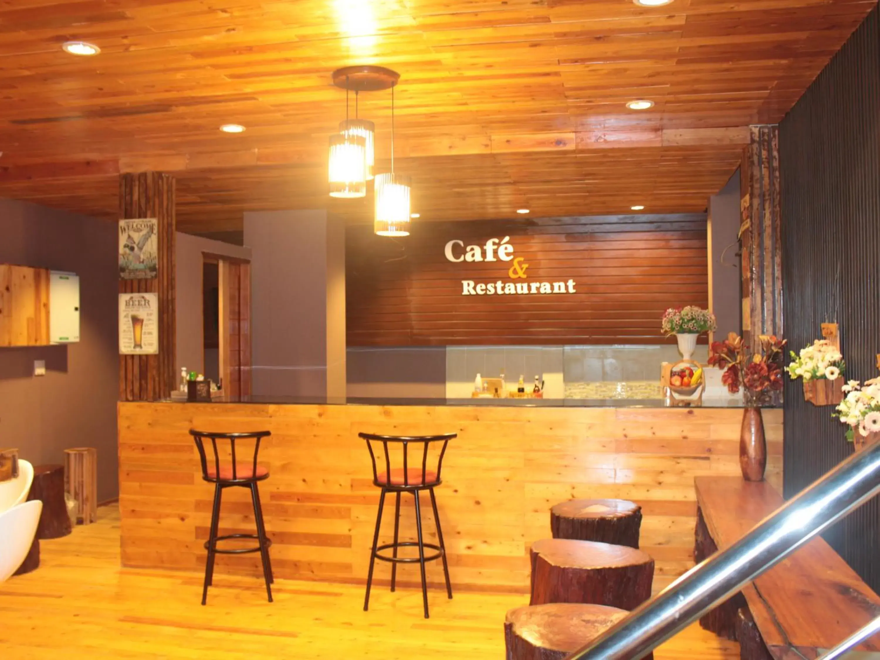 Lounge or bar in Saranya River House สรัญญาริเวอร์เฮาส์ Lounge or bar in Saranya River House สรัญญาริเวอร์เฮาส์