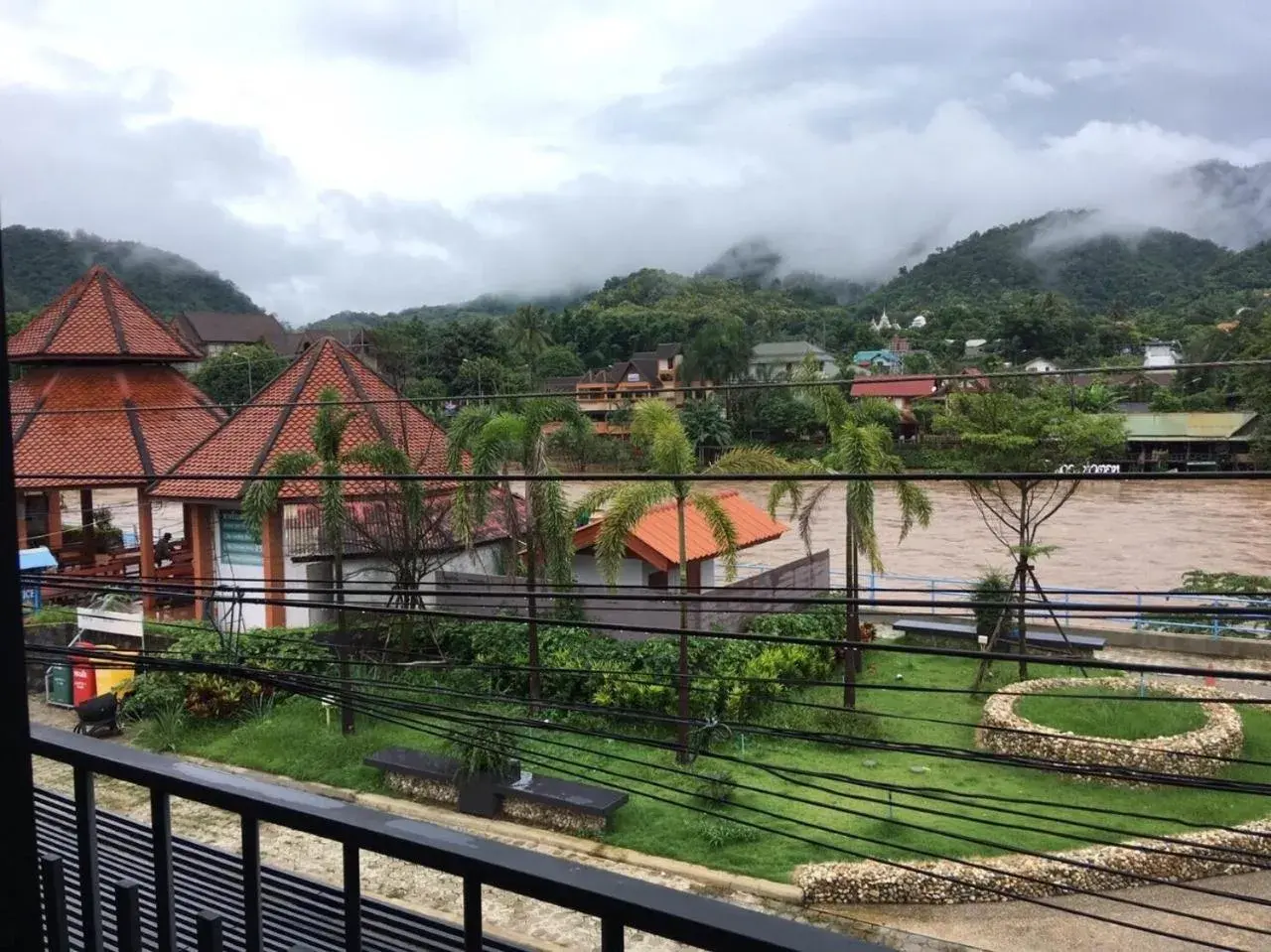 Garden view in Saranya River House สรัญญาริเวอร์เฮาส์ Garden view in Saranya River House สรัญญาริเวอร์เฮาส์