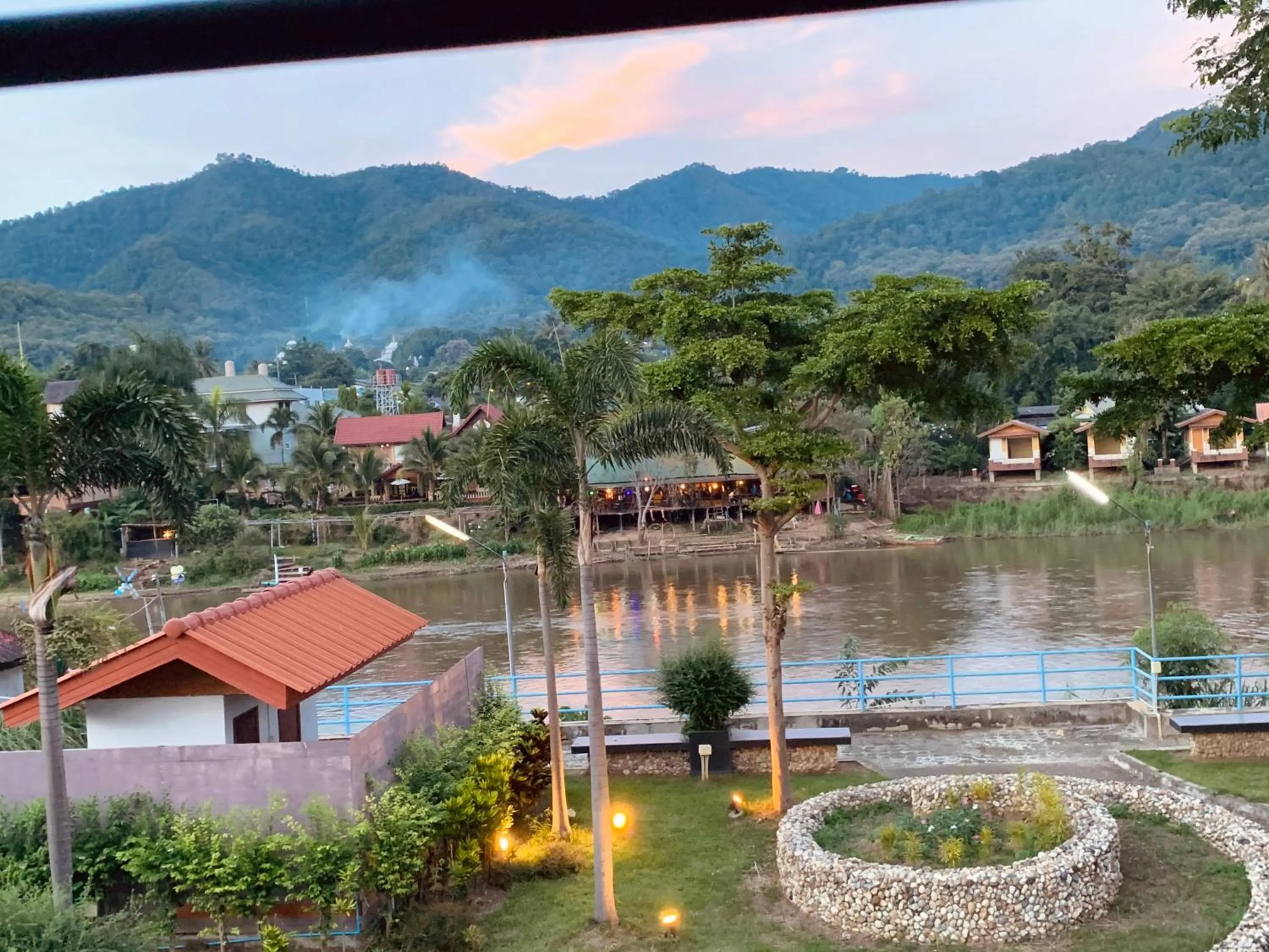 Balcony/Terrace in Saranya River House สรัญญาริเวอร์เฮาส์