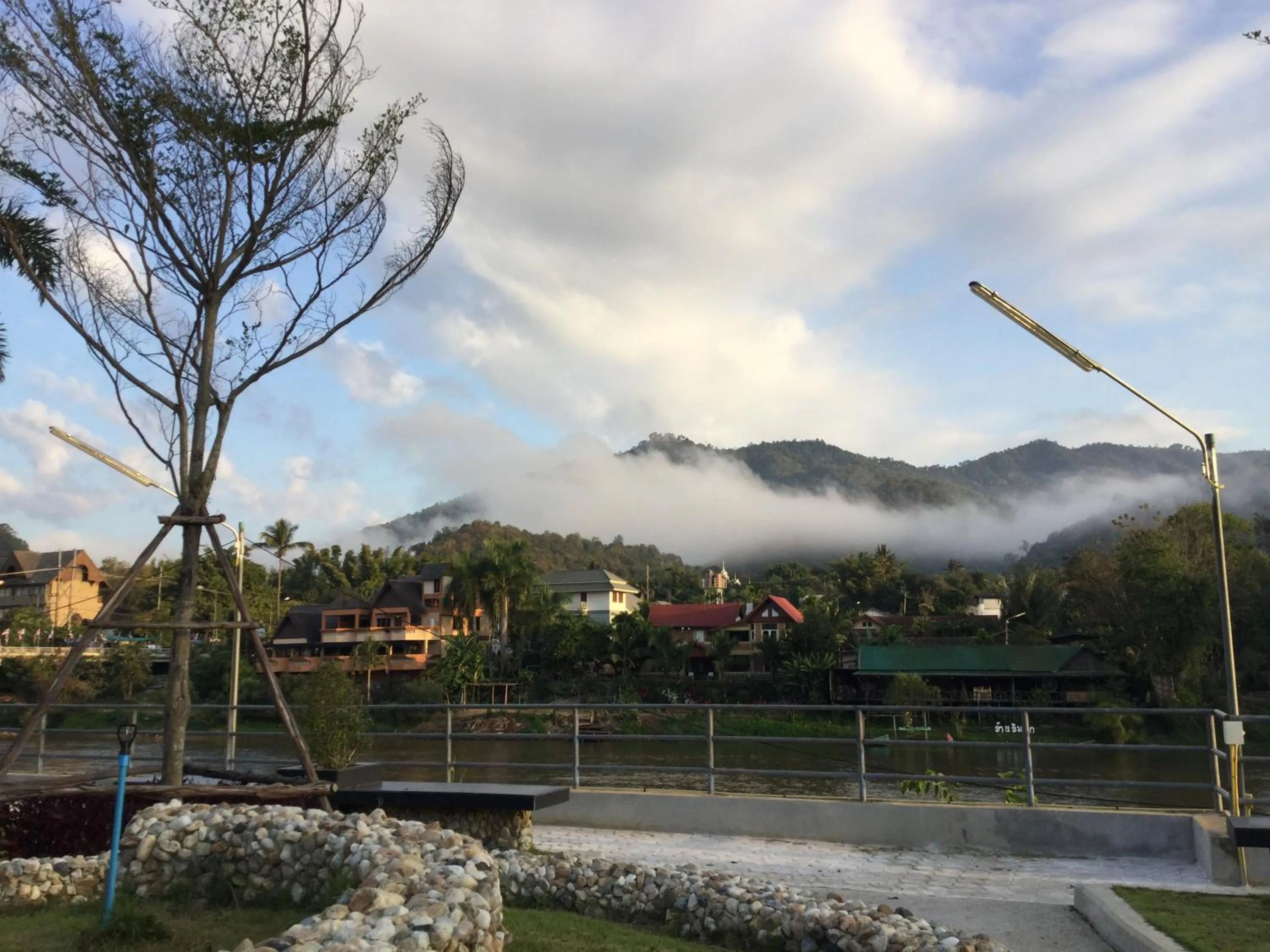 Garden in Saranya River House สรัญญาริเวอร์เฮาส์