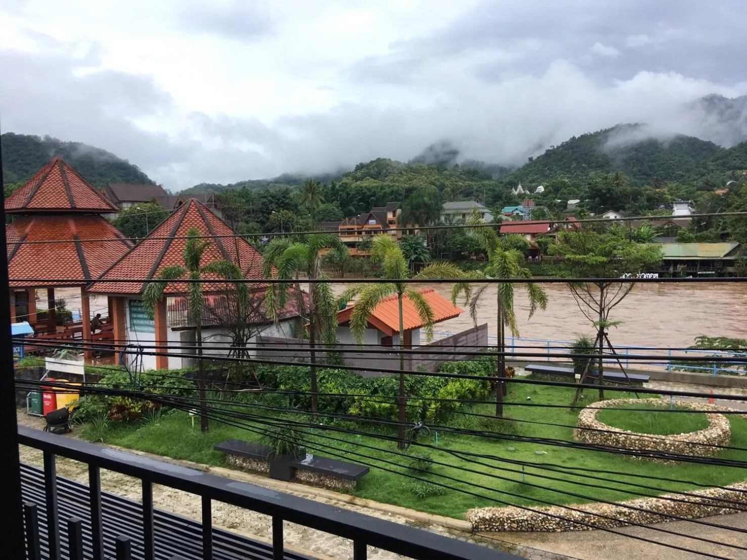 Winter in Saranya River House สรัญญาริเวอร์เฮาส์