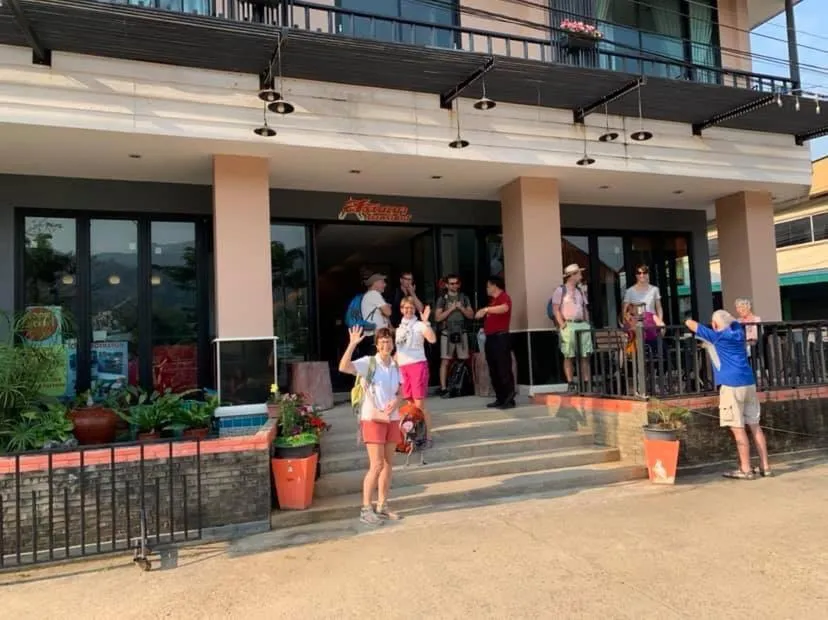 group of guests in Saranya River House สรัญญาริเวอร์เฮาส์