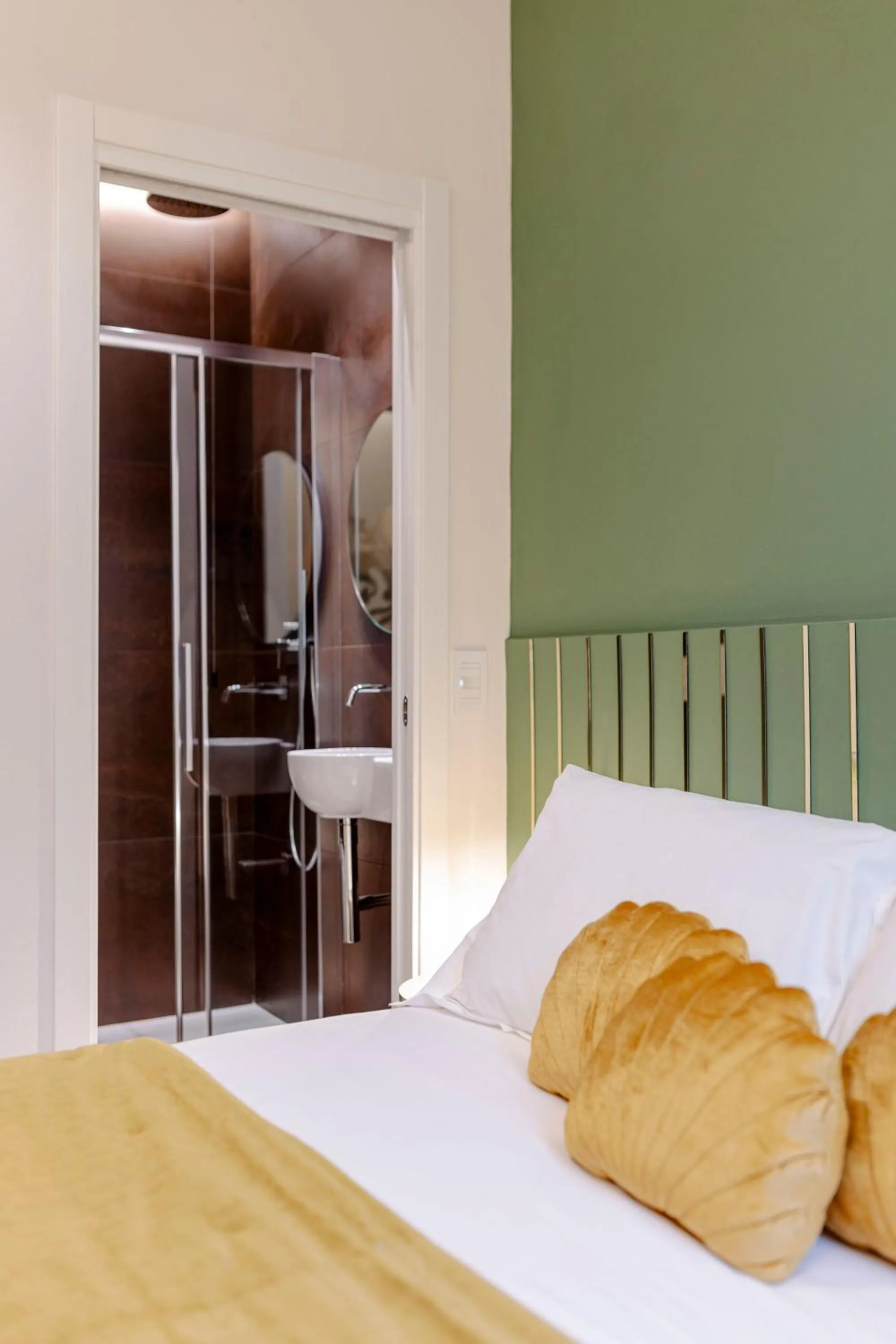 Bathroom, Bed in FLORENCE SEASONS B&B