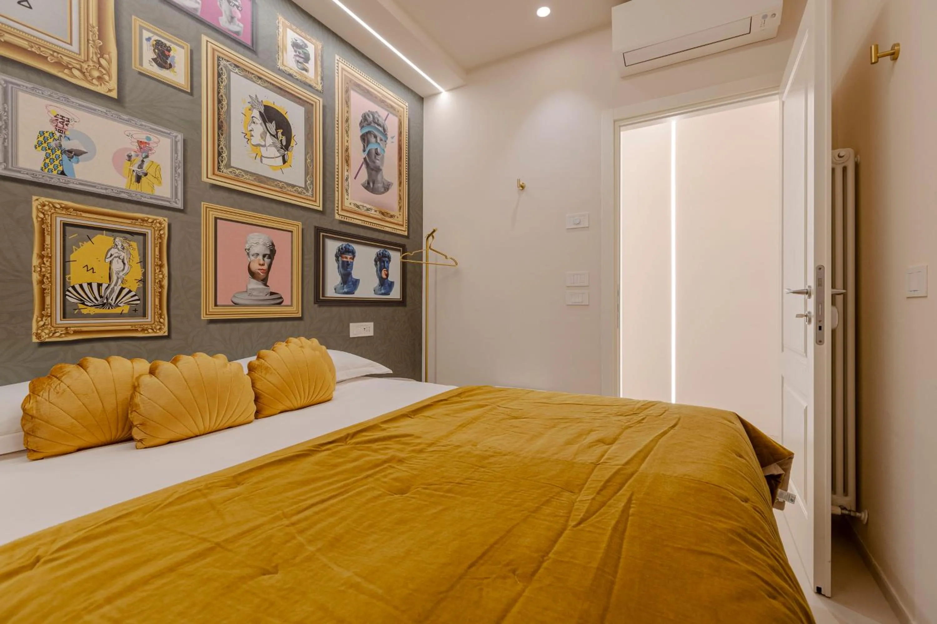 Bed in FLORENCE SEASONS B&B