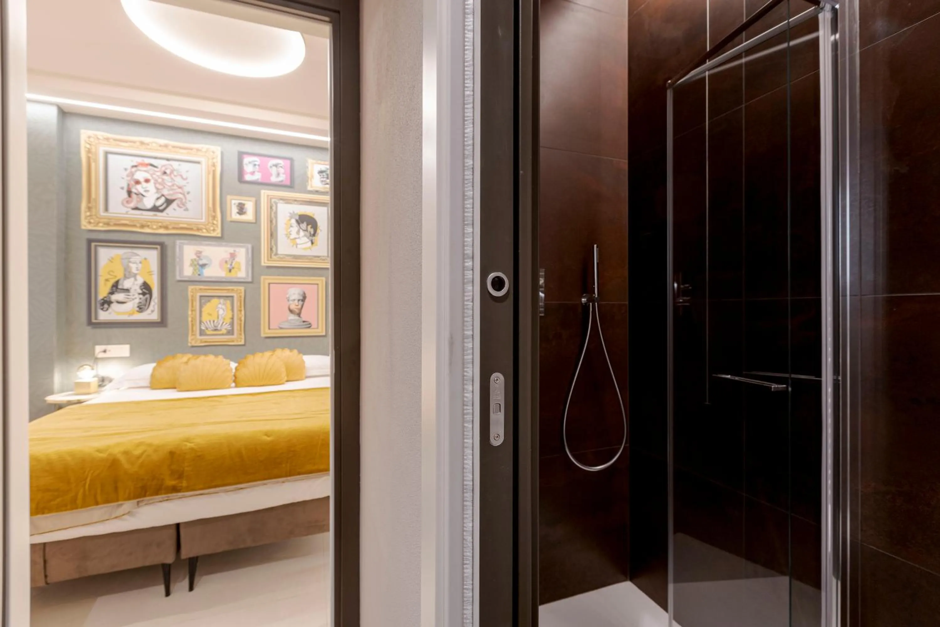 Shower, Bed in FLORENCE SEASONS B&B