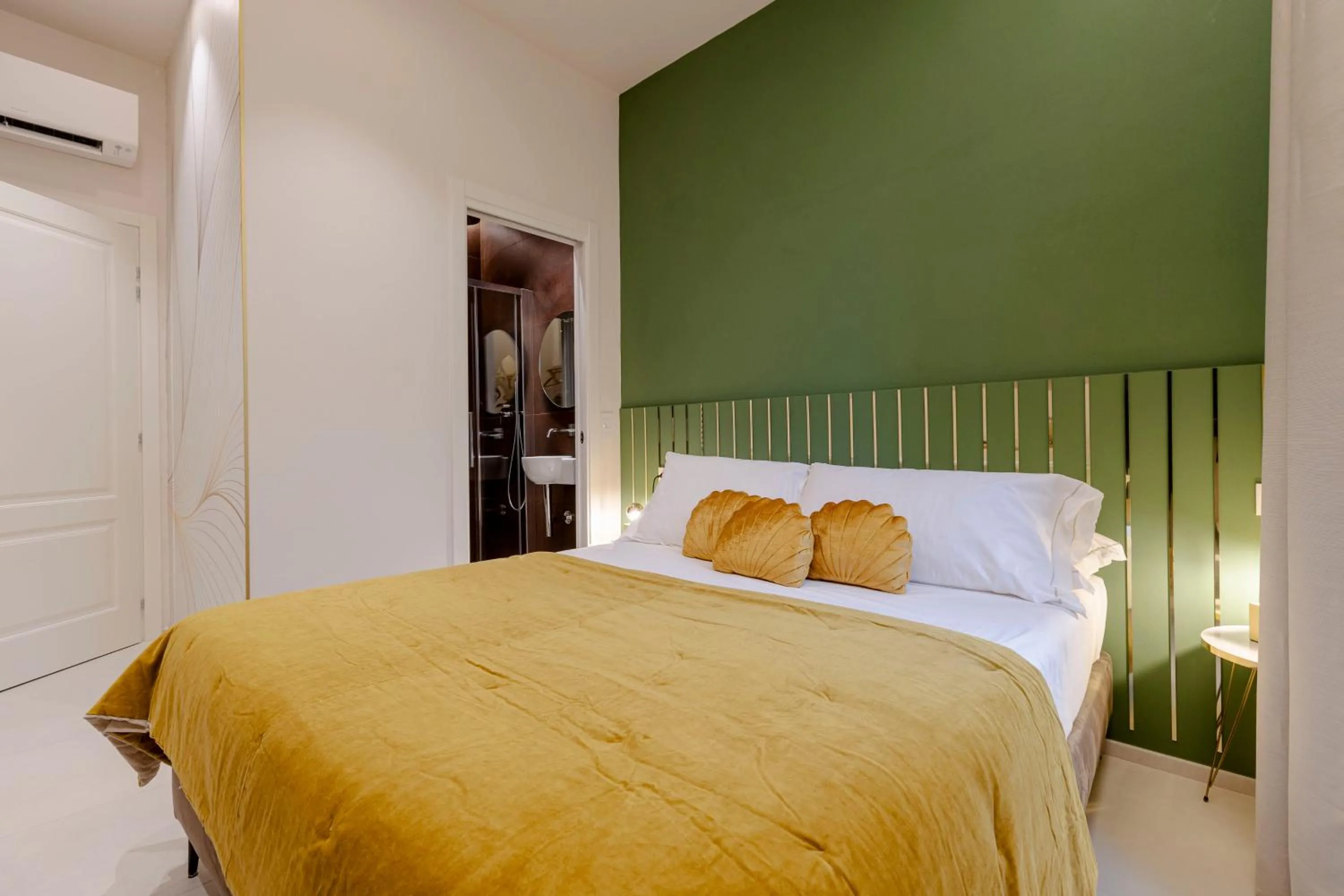 Bed in FLORENCE SEASONS B&B