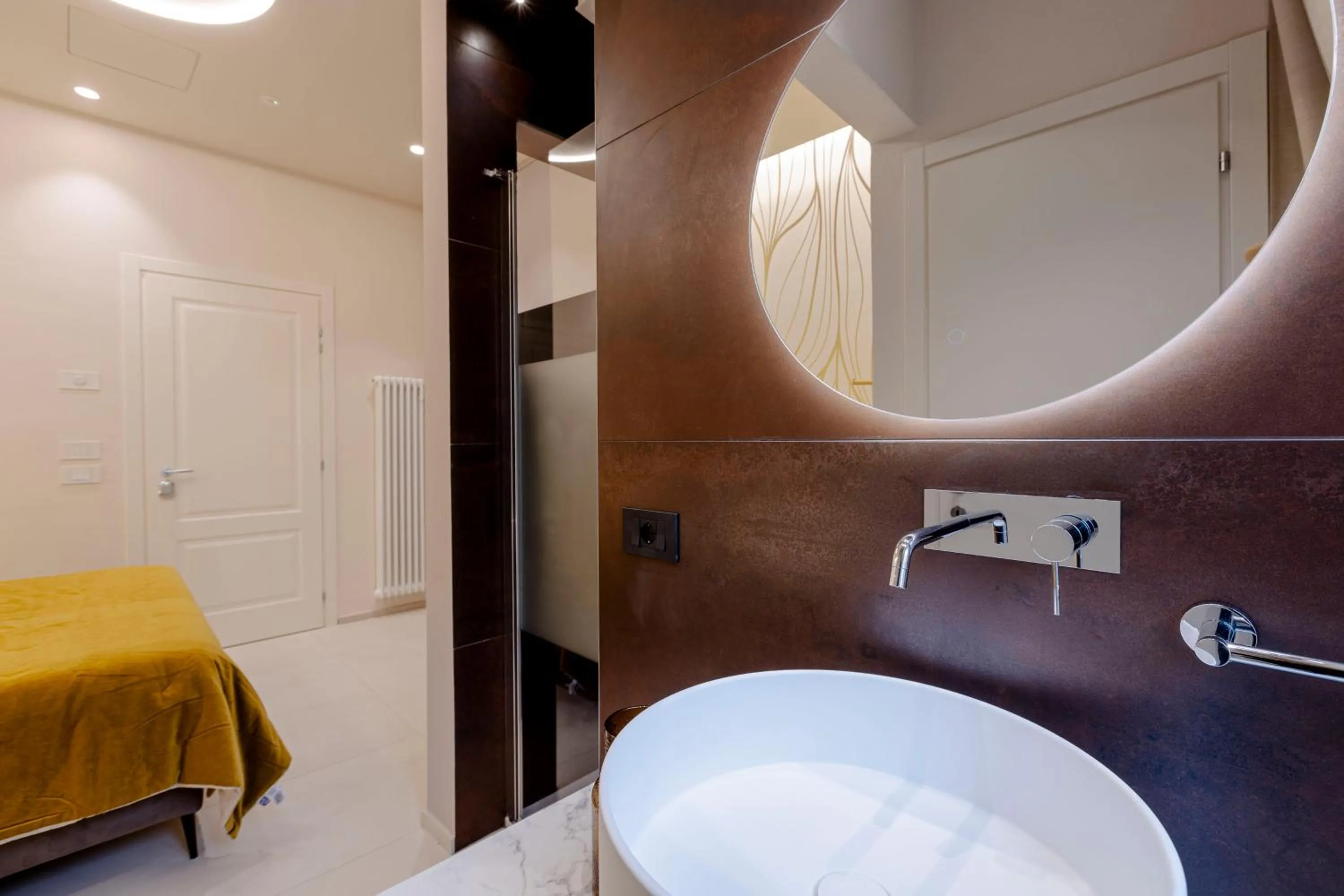 Shower, Bed in FLORENCE SEASONS B&B