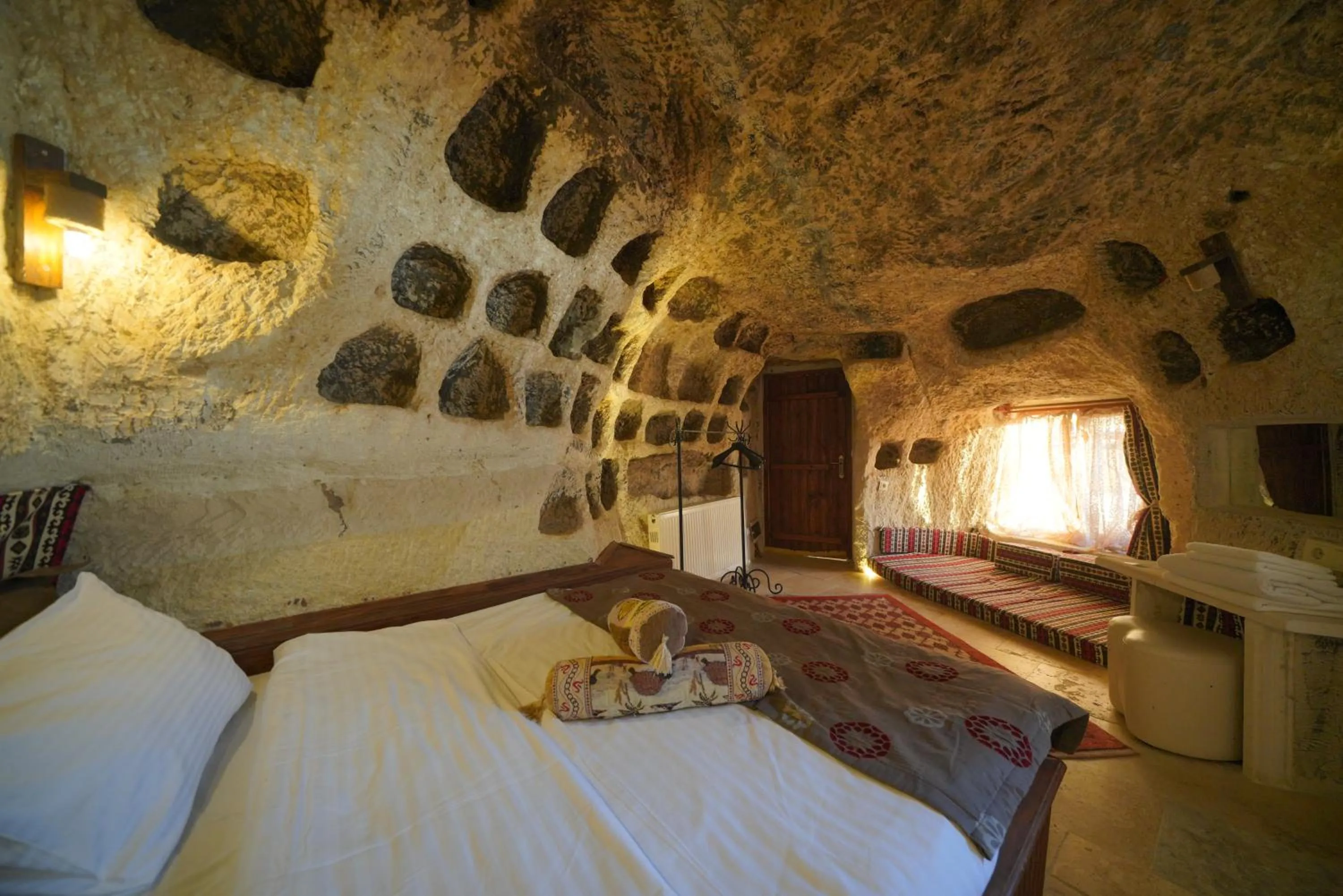 Photo of the whole room, Bed in Turan Cappadocia Cave