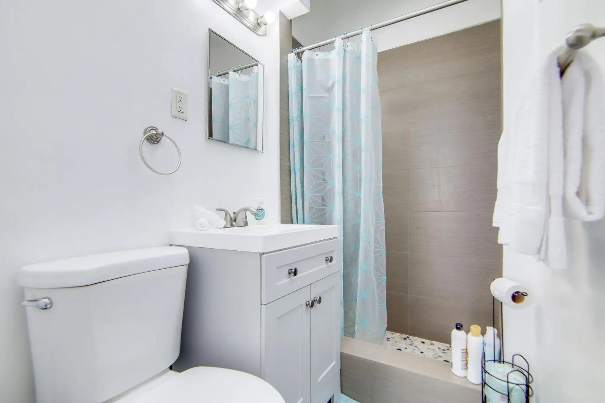 One-Bedroom Apartment - single occupancy in Chic Large Studio Apt Near Ocean Drive South Beach One-Bedroom Apartment - single occupancy in Chic Large Studio Apt Near Ocean Drive South Beach
