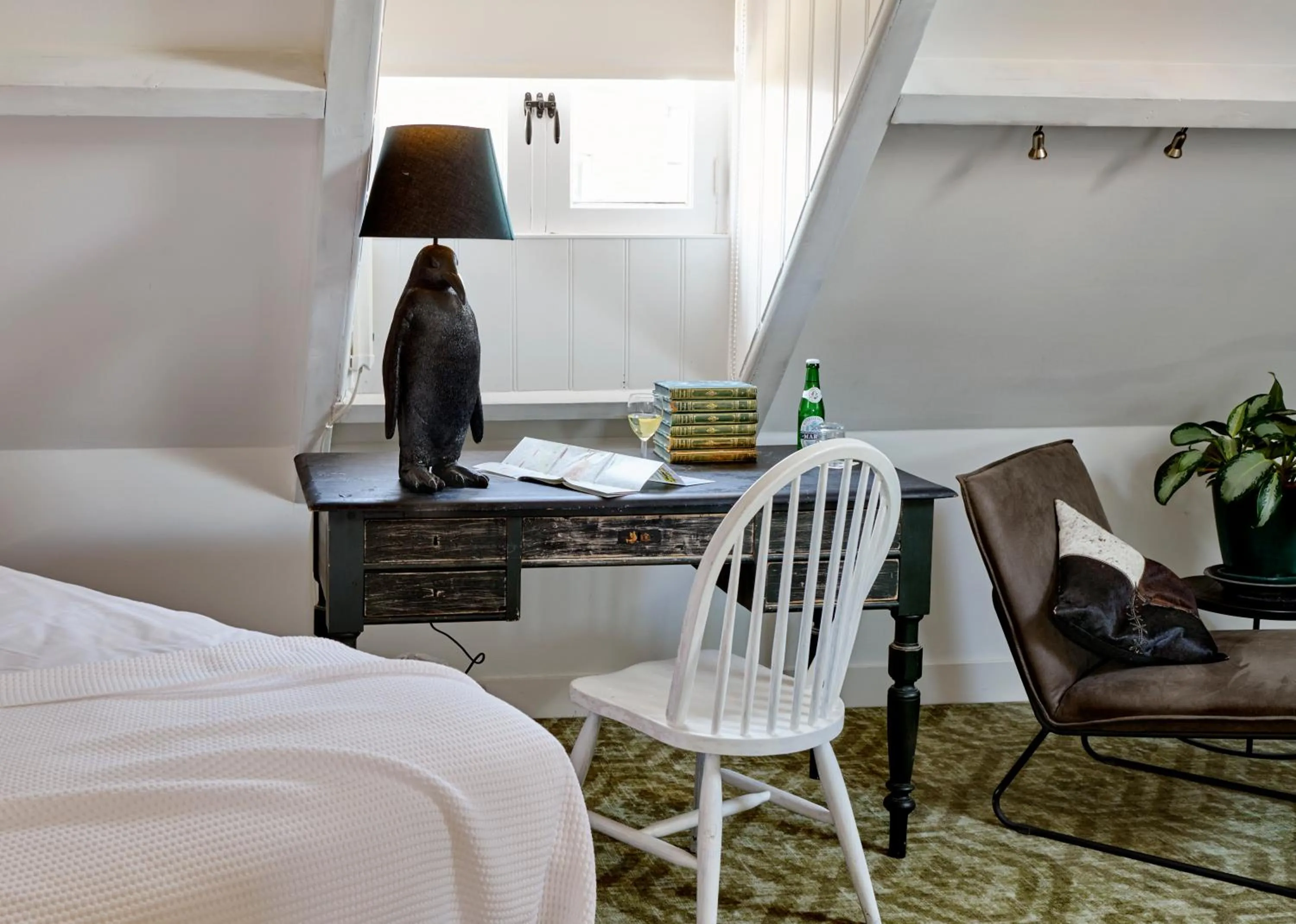 Bedroom, Bed in Hotel Station Amstelveen