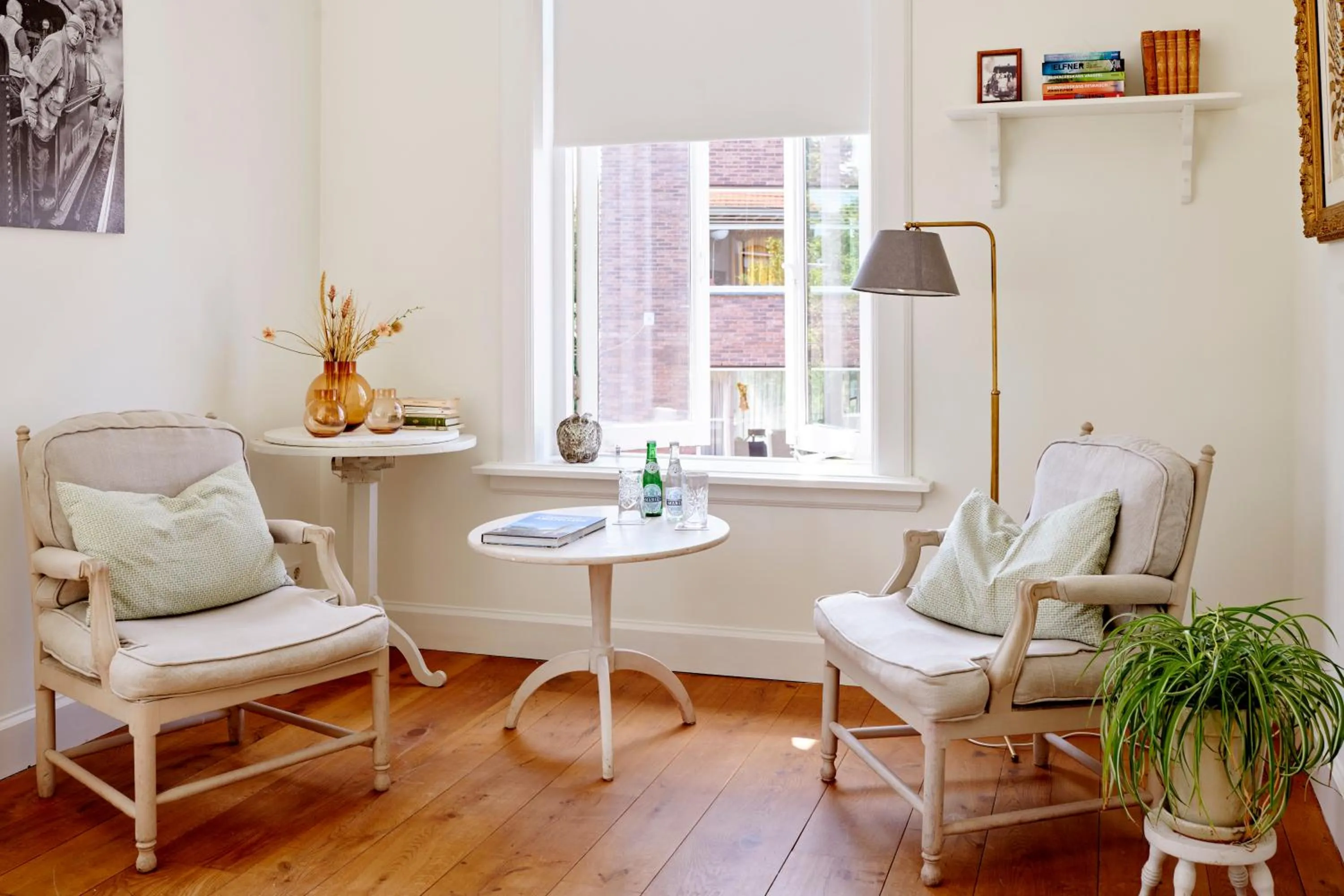 Seating area in Hotel Station Amstelveen