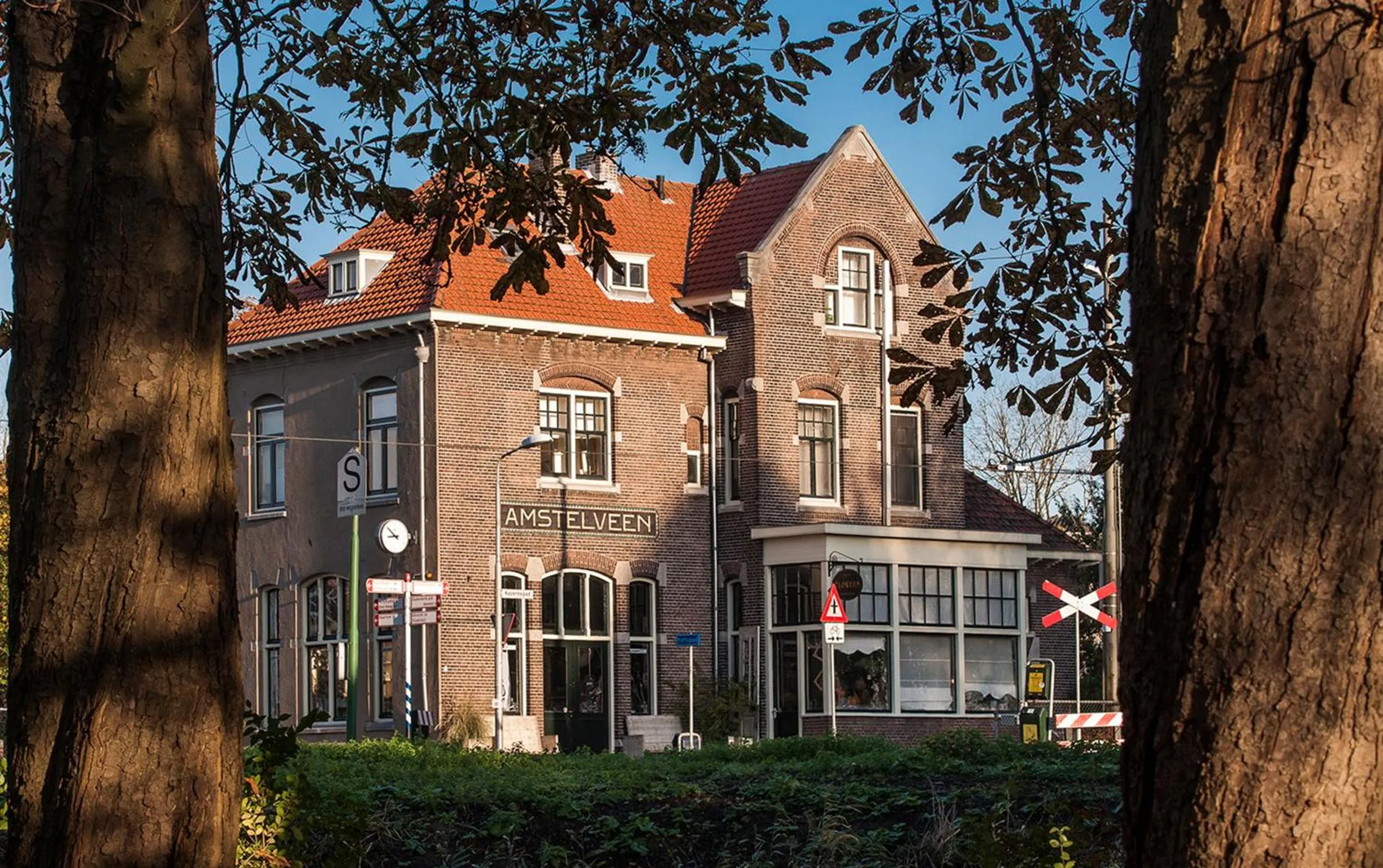 Facade/entrance in Hotel Station Amstelveen