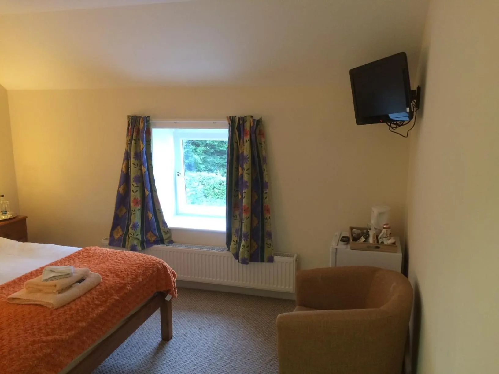 Bedroom, Bed in The Village Inn