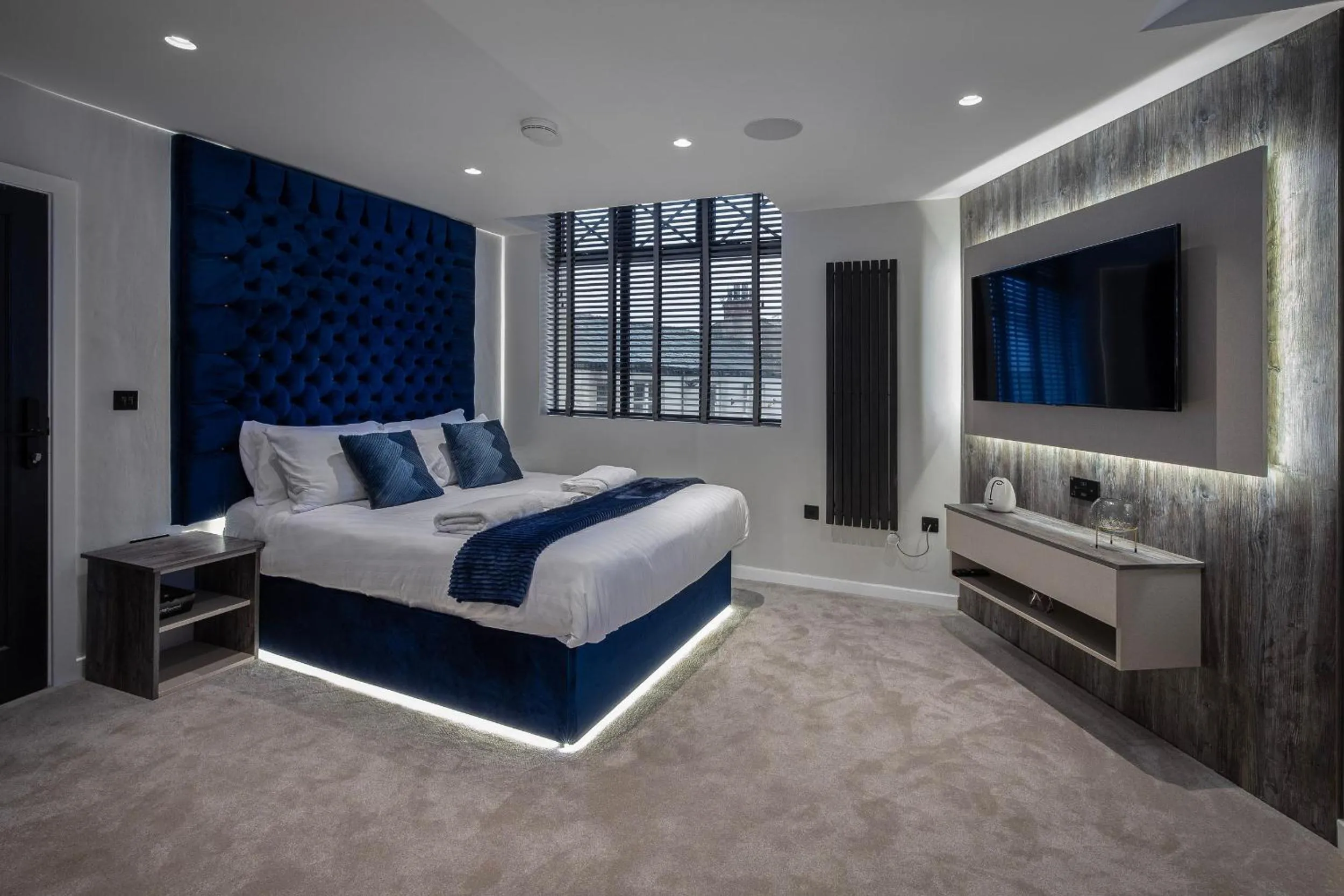 Photo of the whole room, Bed in The Charleston