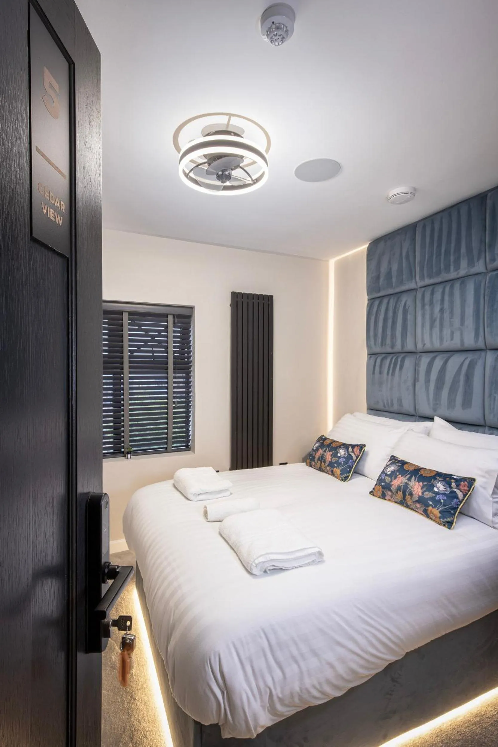 Photo of the whole room, Bed in The Charleston