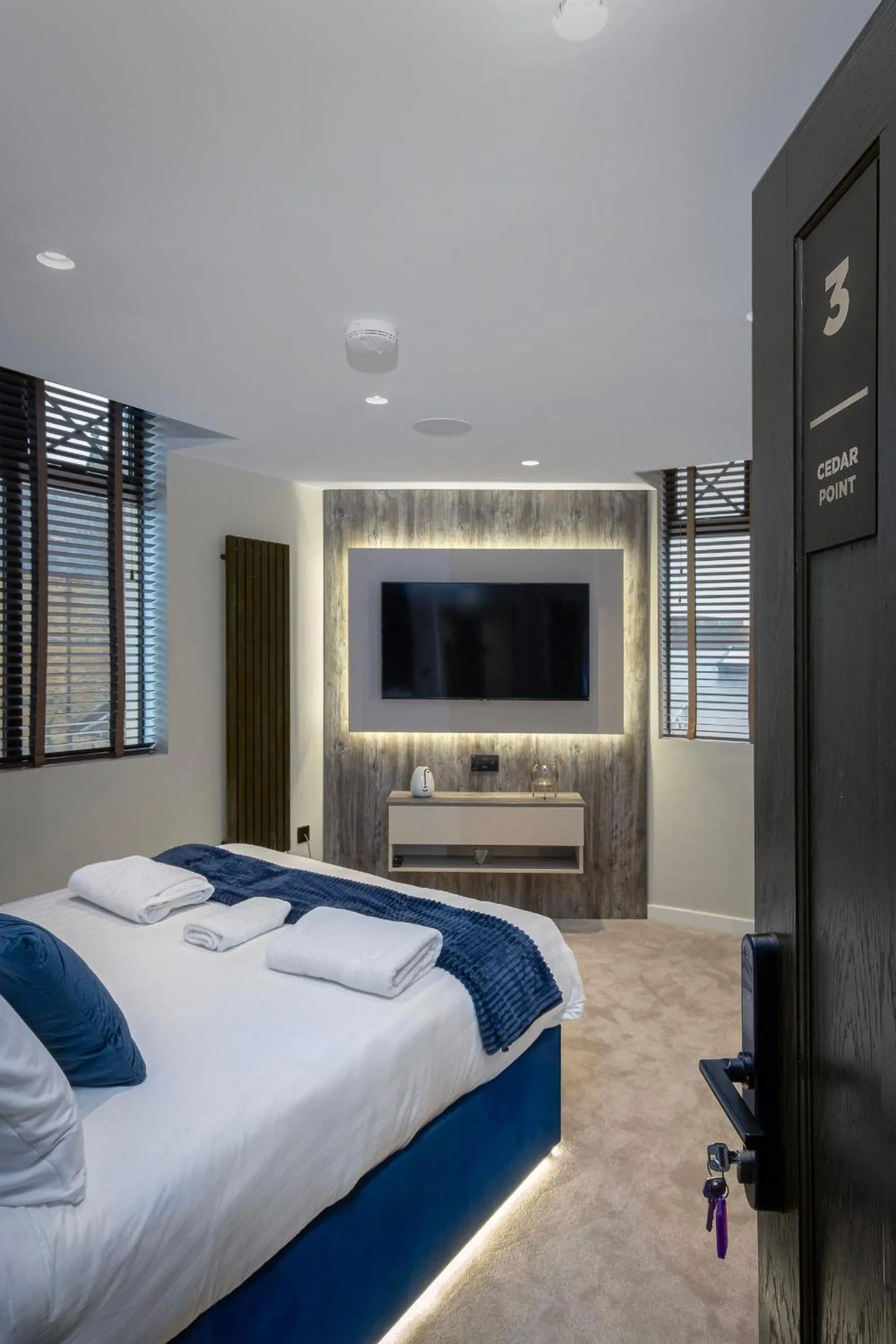 Photo of the whole room, Bed in The Charleston