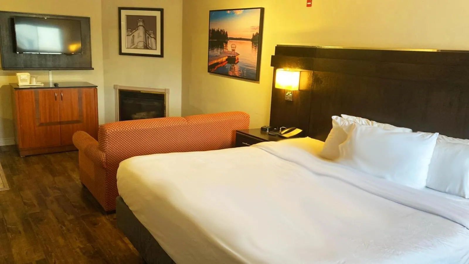 Bed in Riviera Inn And Suites 1000 Islands
