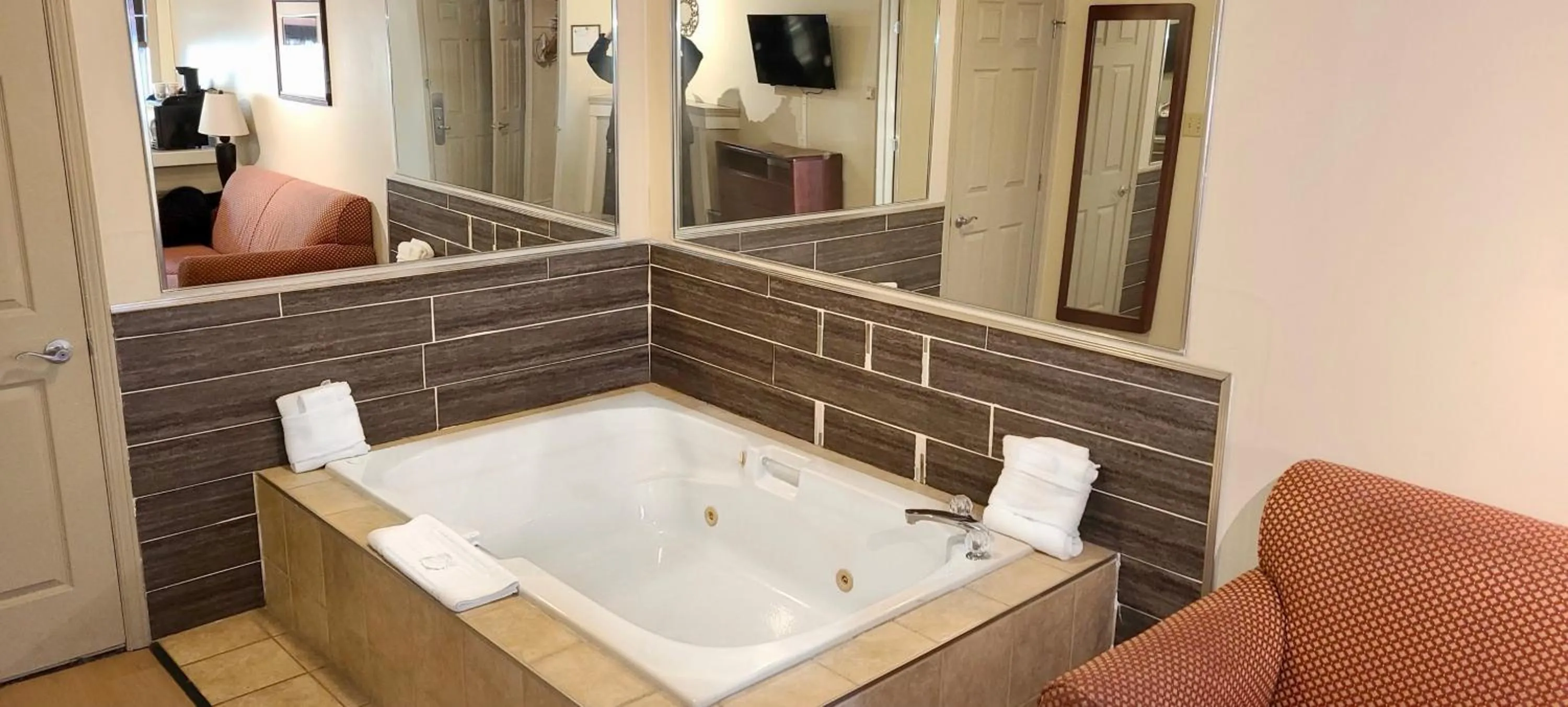 Hot Tub in Riviera Inn And Suites 1000 Islands