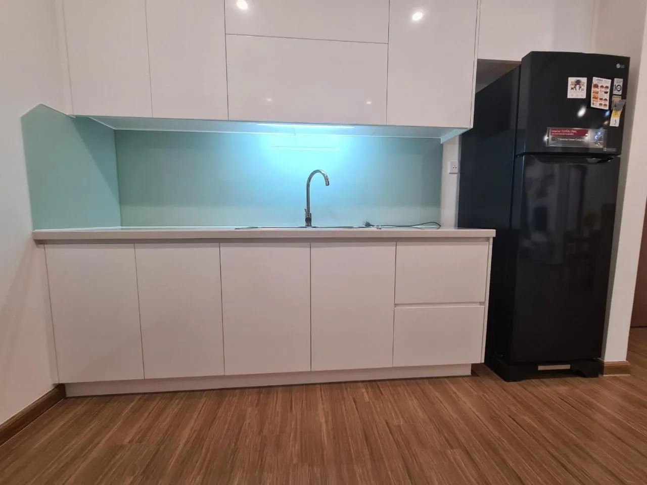 Kitchen or kitchenette in Vinhomes Skylake