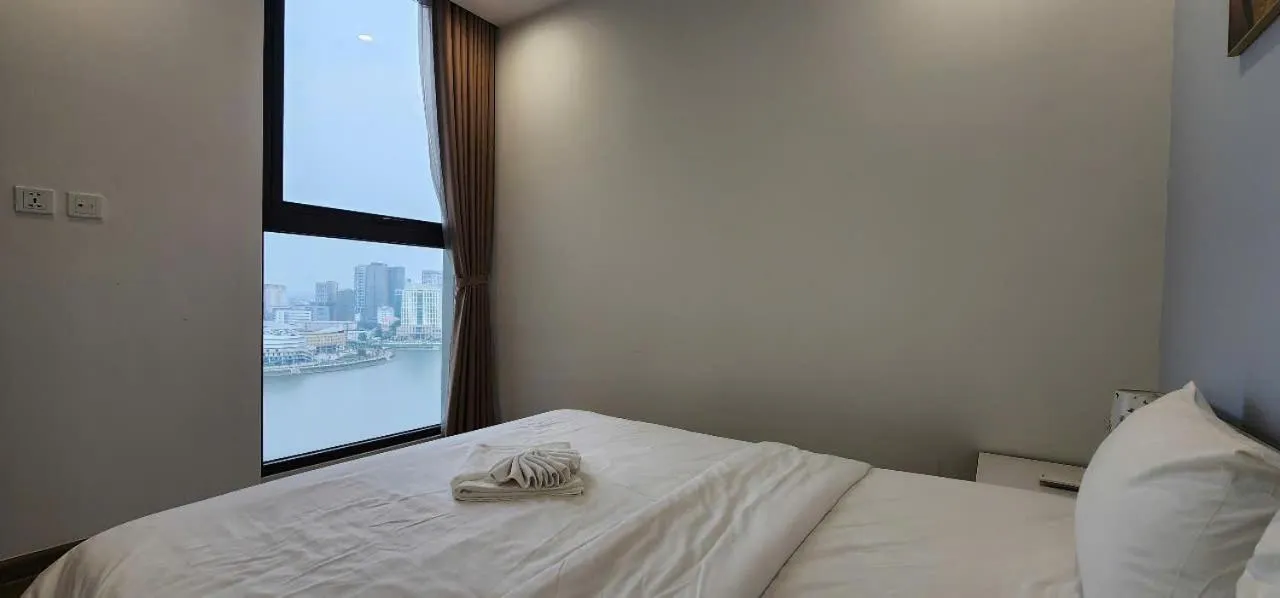 Bedroom, Bed in Vinhomes Skylake