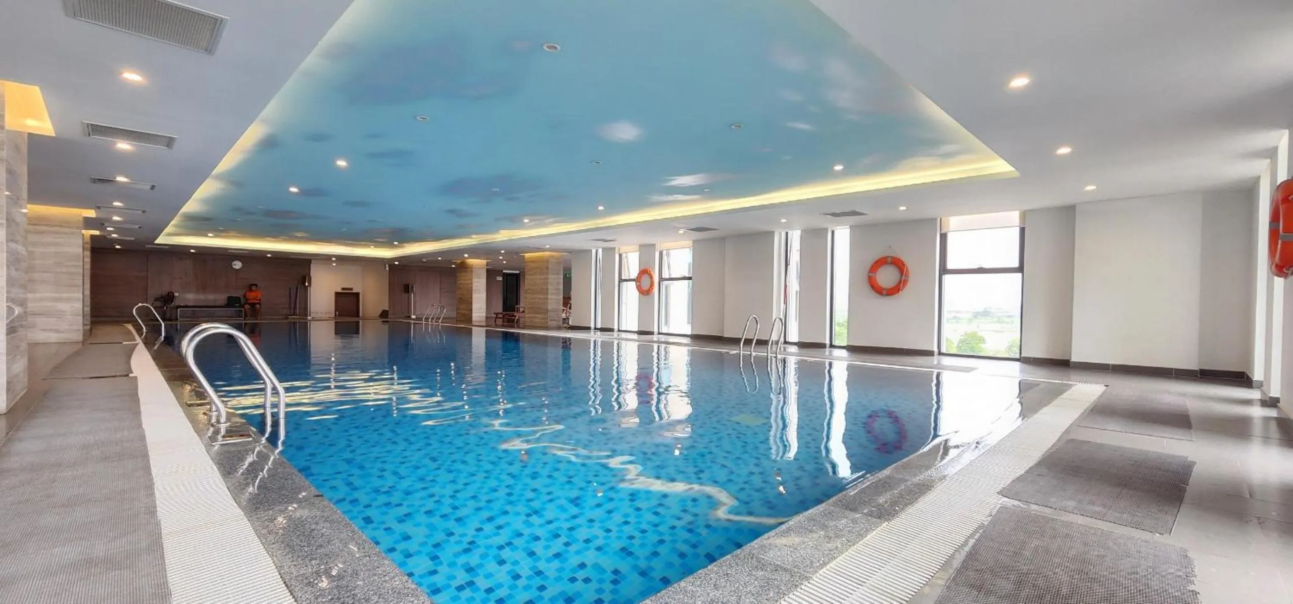 Pool view in Vinhomes Skylake