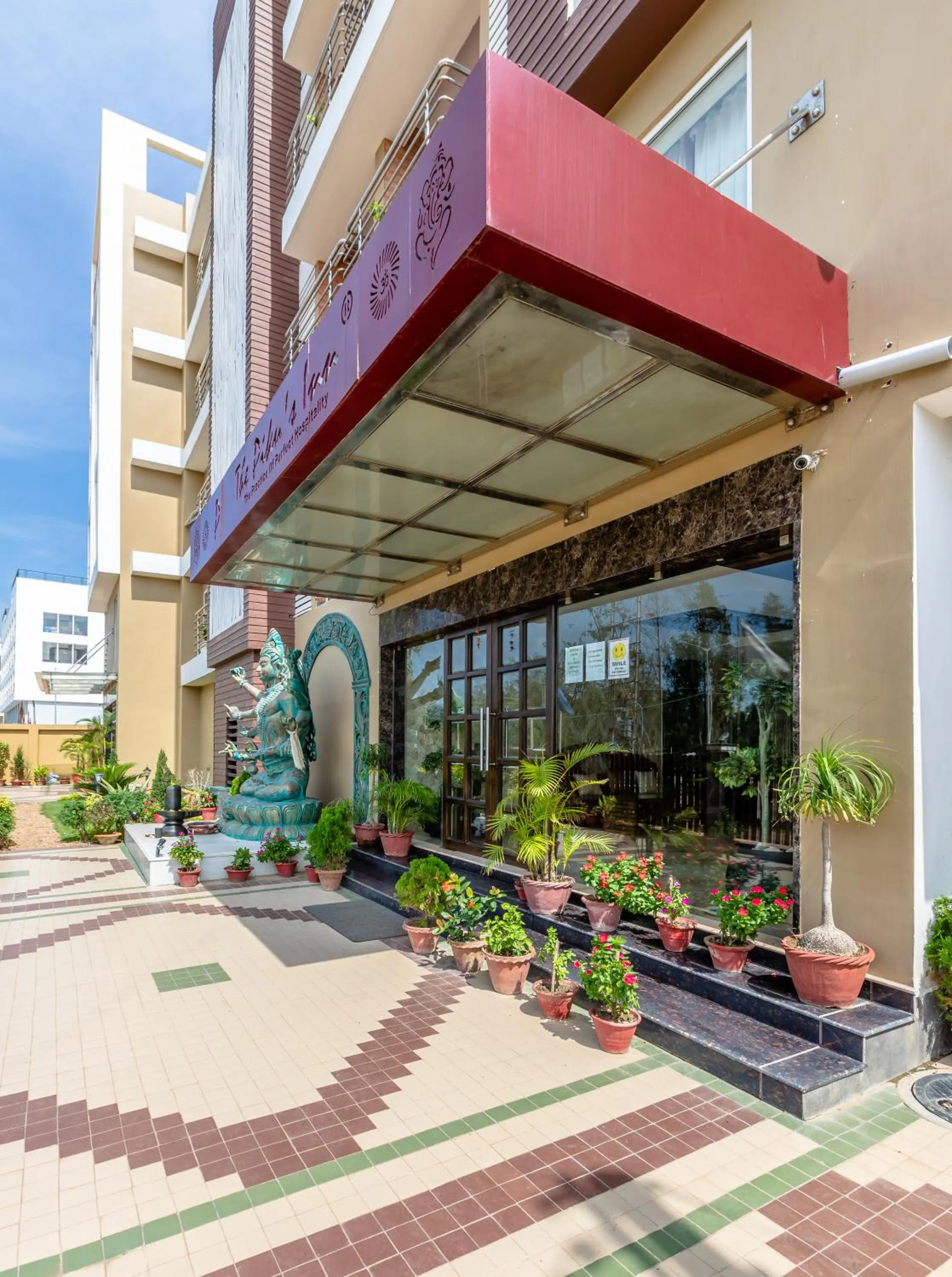 Facade/entrance in The Piku's Inn