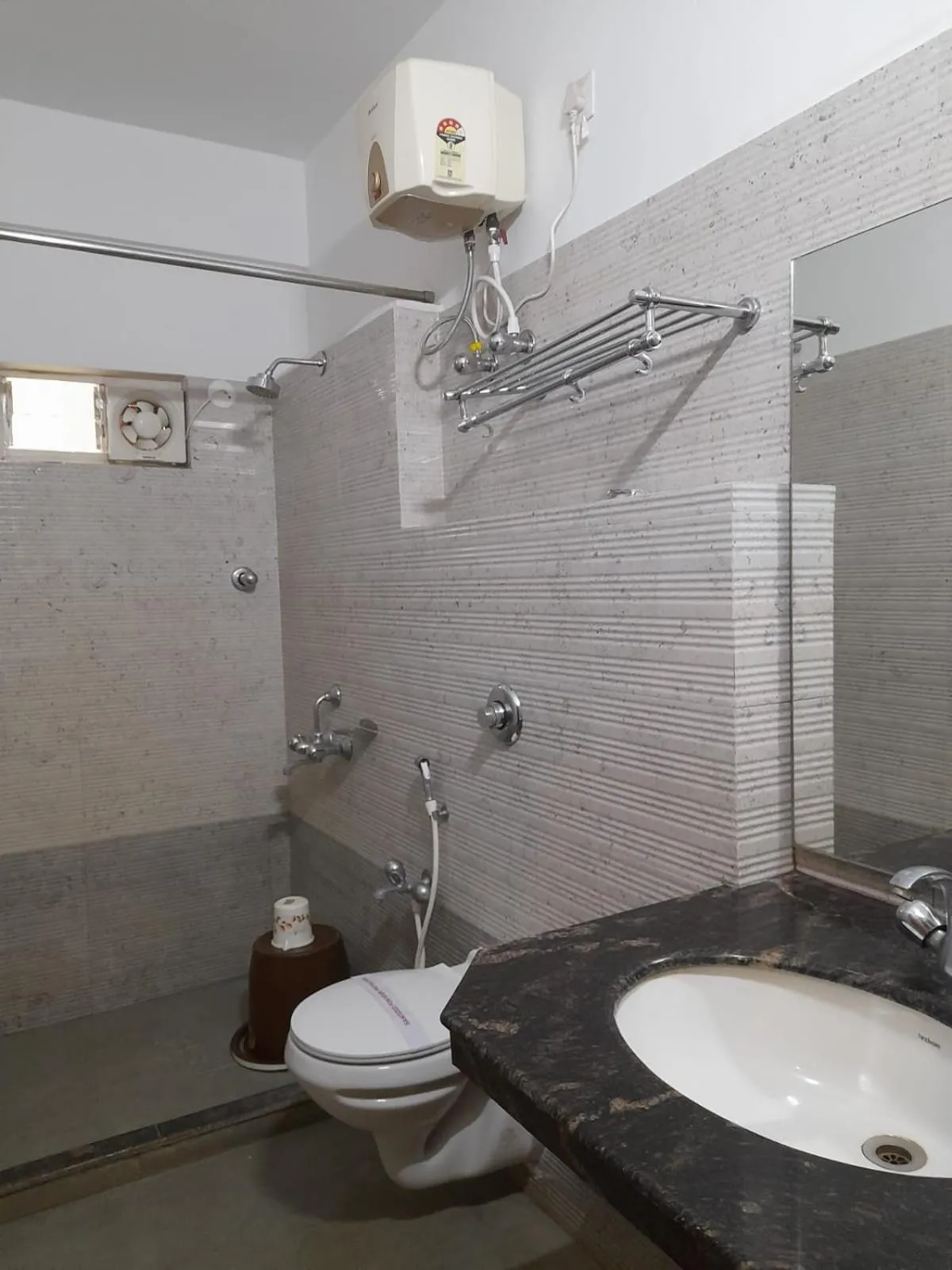 Bathroom in The Piku's Inn