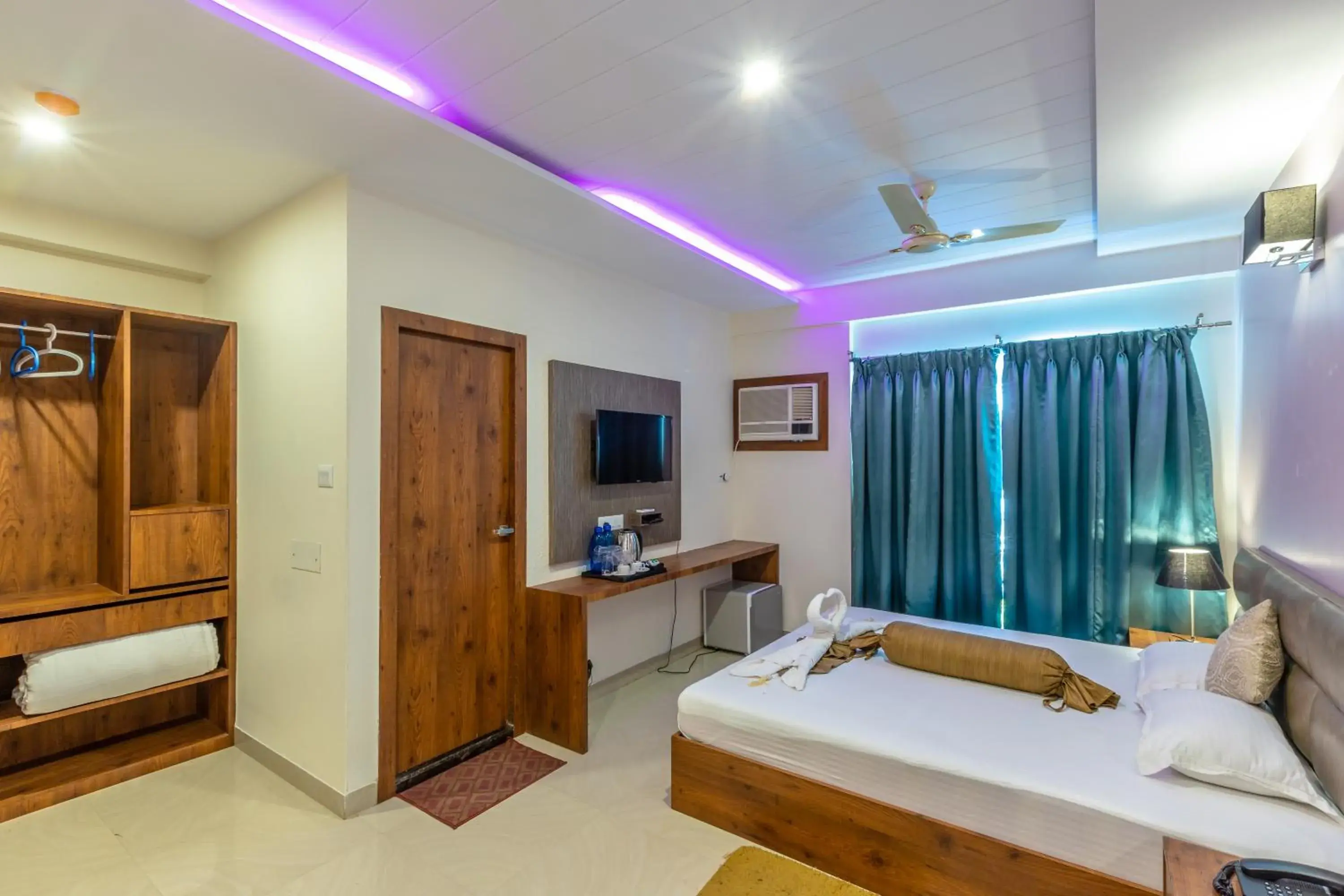 Deluxe Double Room - single occupancy in The Piku's Inn Deluxe Double Room - single occupancy in The Piku's Inn
