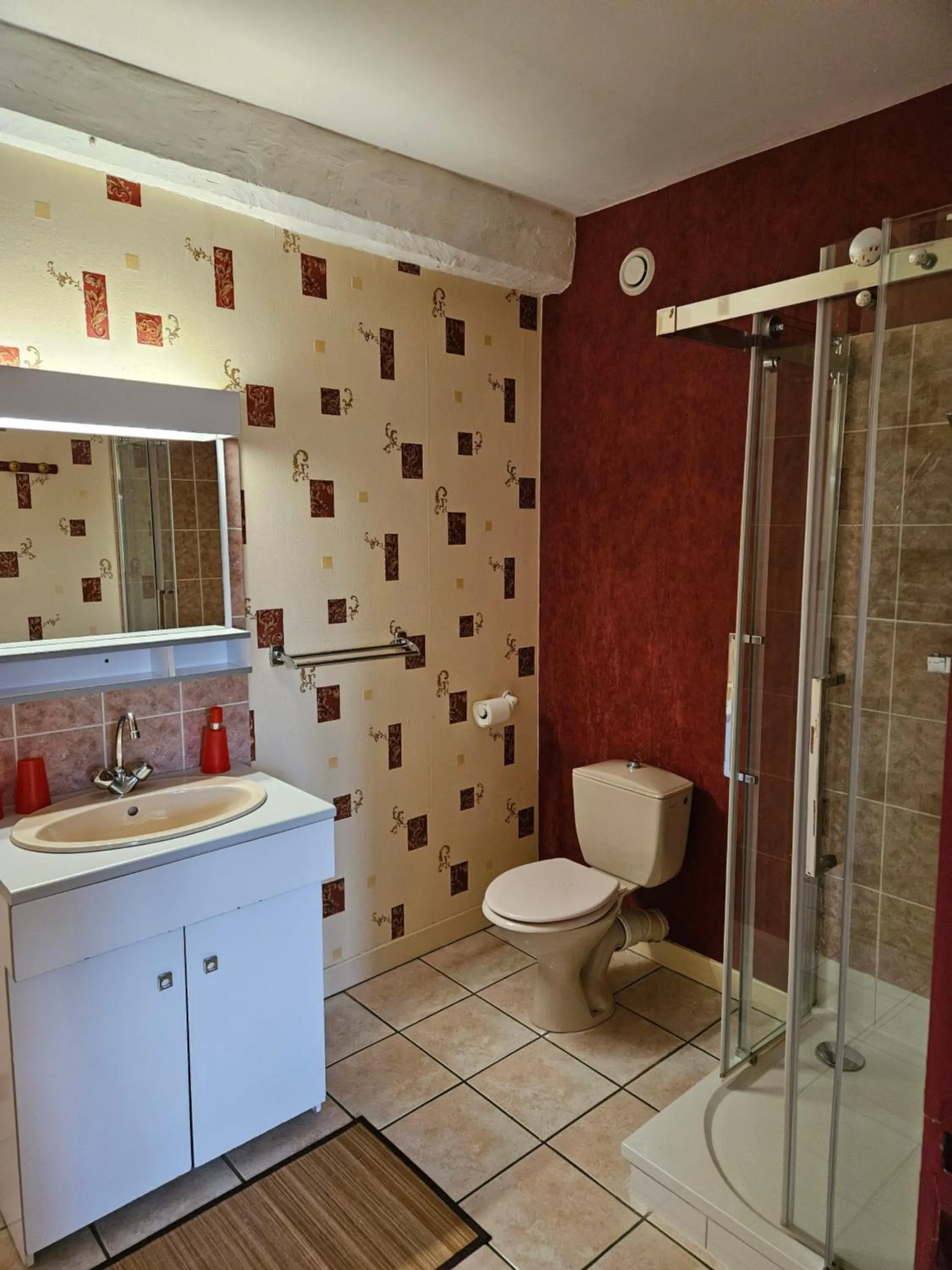 Bathroom in LA GARDE DUCALE