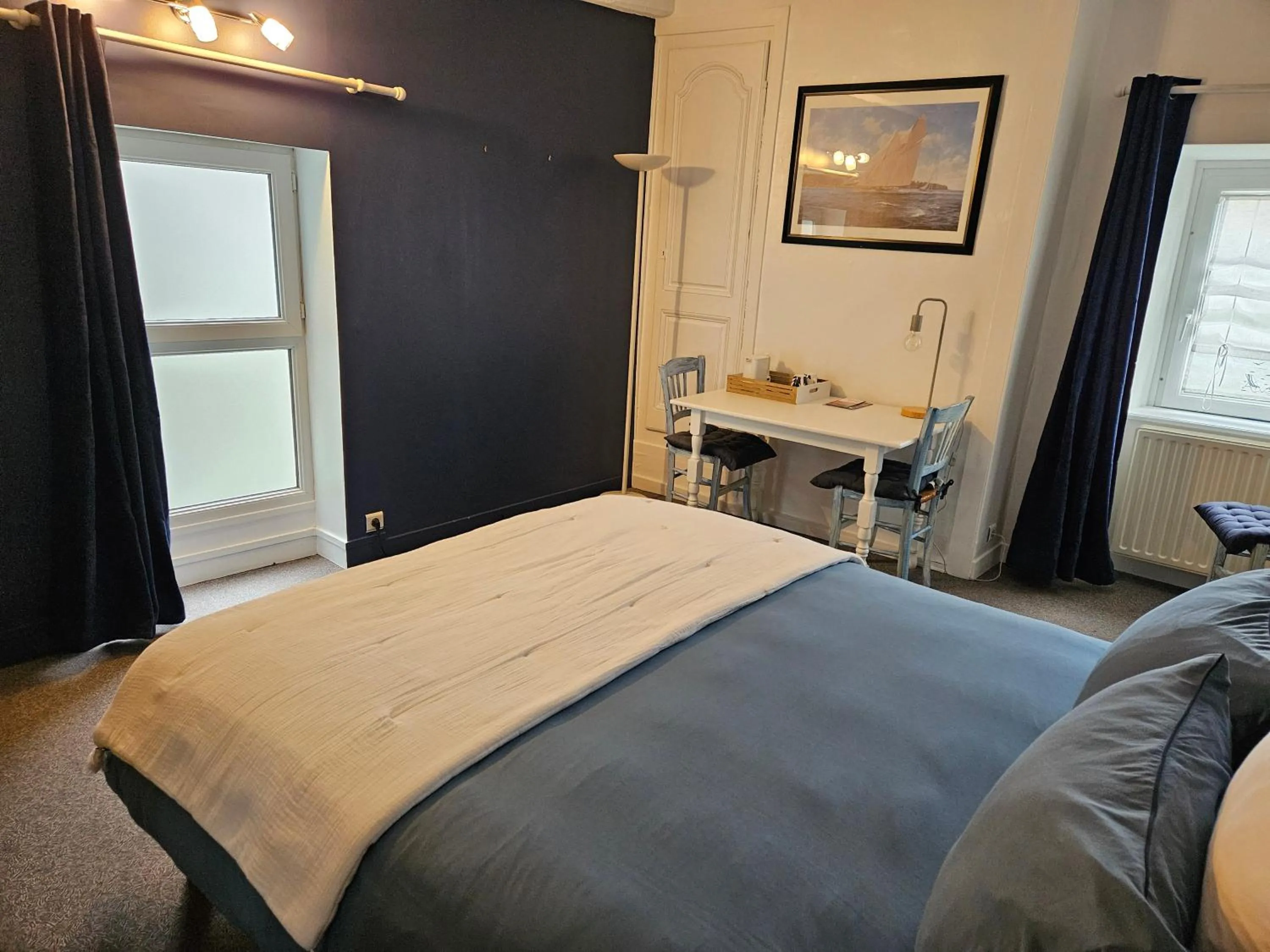 Photo of the whole room, Bed in LA GARDE DUCALE