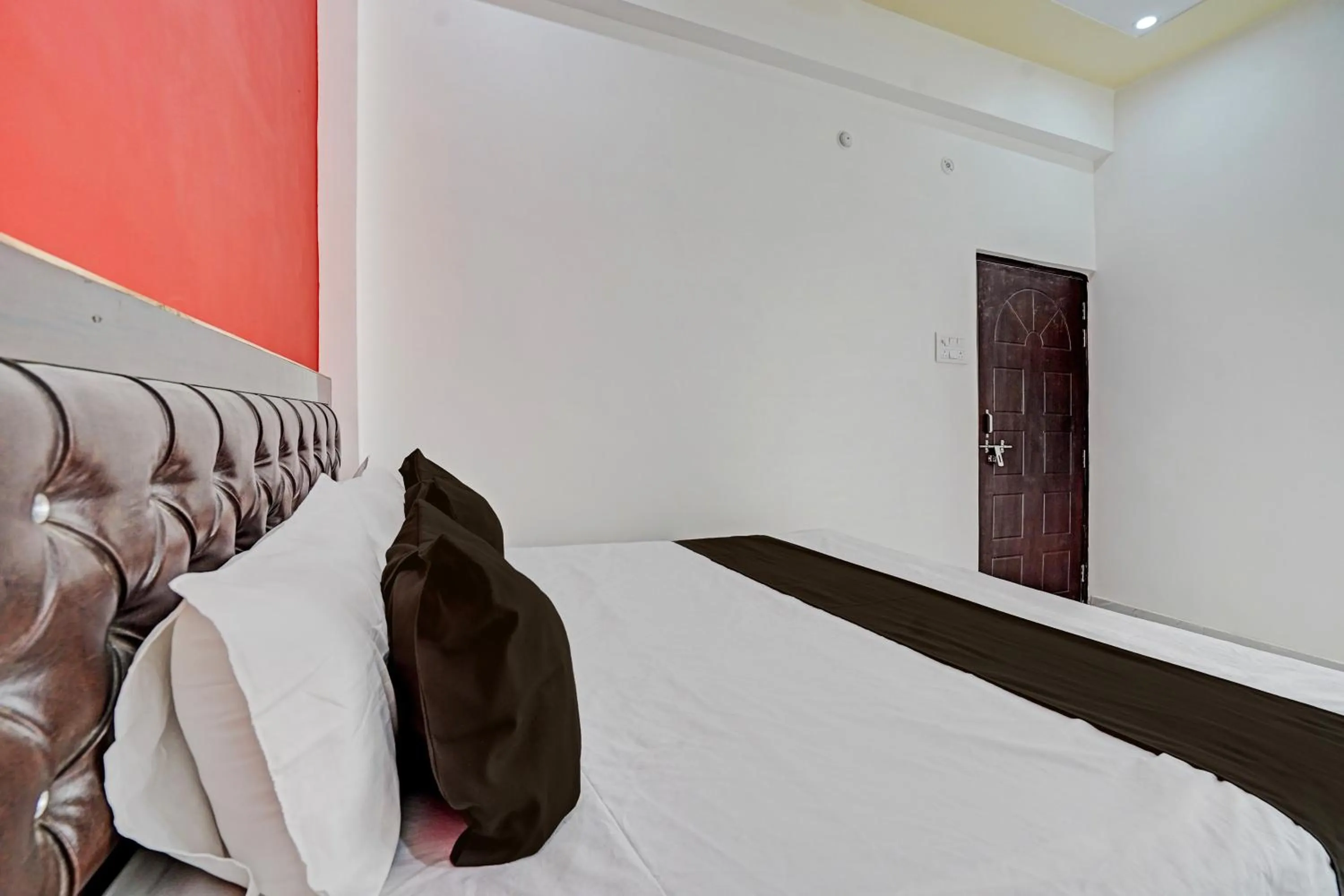 Bedroom, Bed in Hotel O by OYO Hira Royal Palace And Lawn